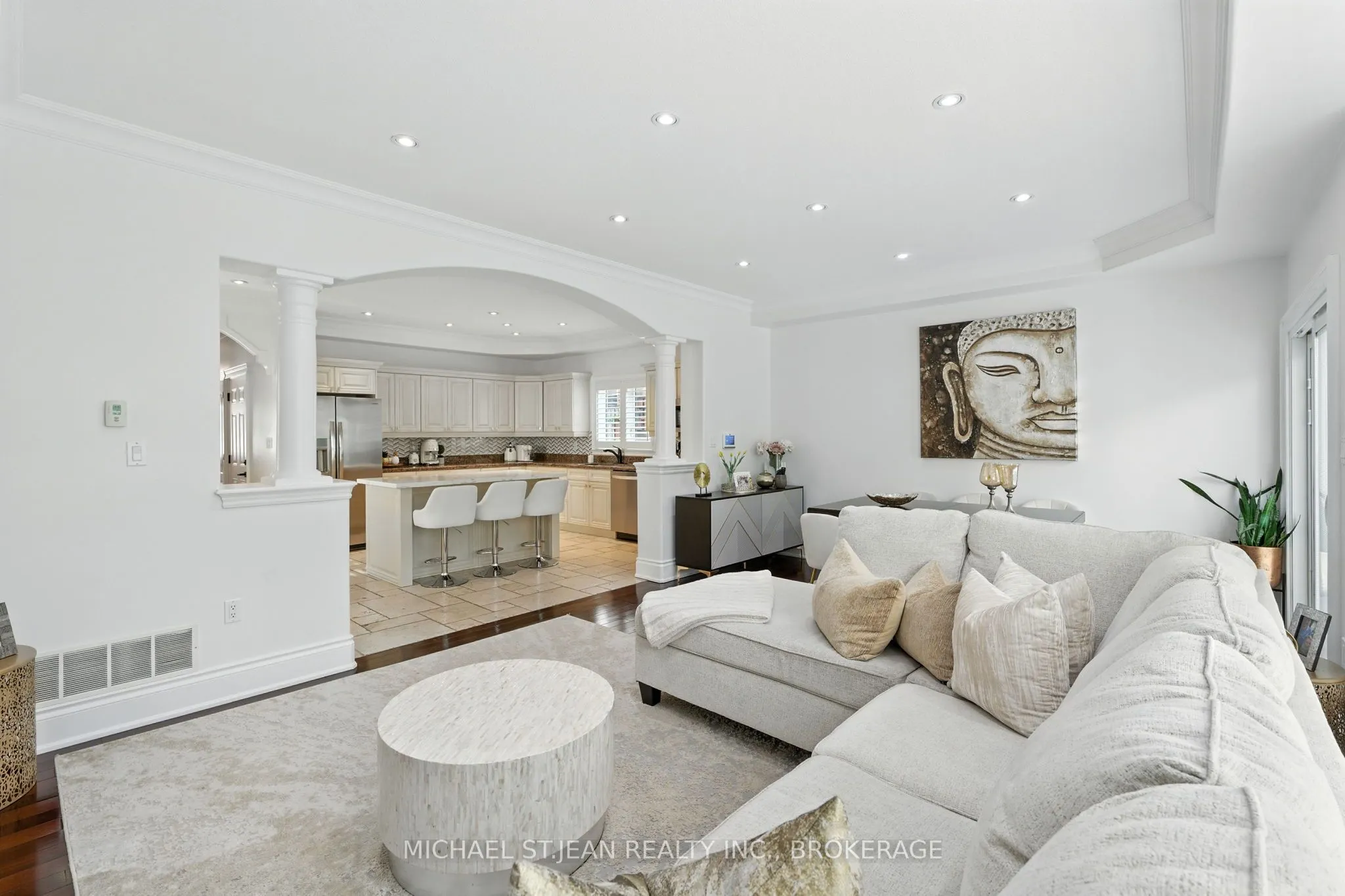 199 Hunter Street W