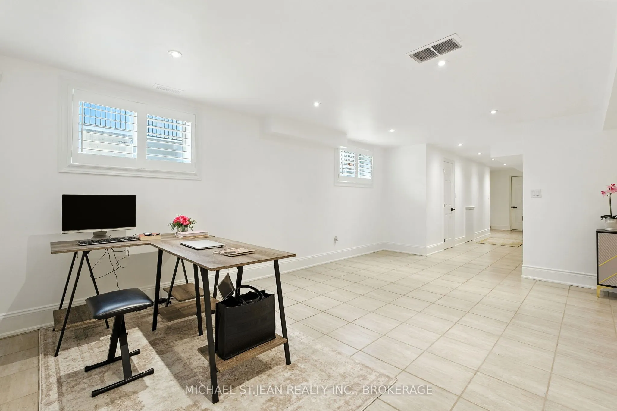 199 Hunter Street W