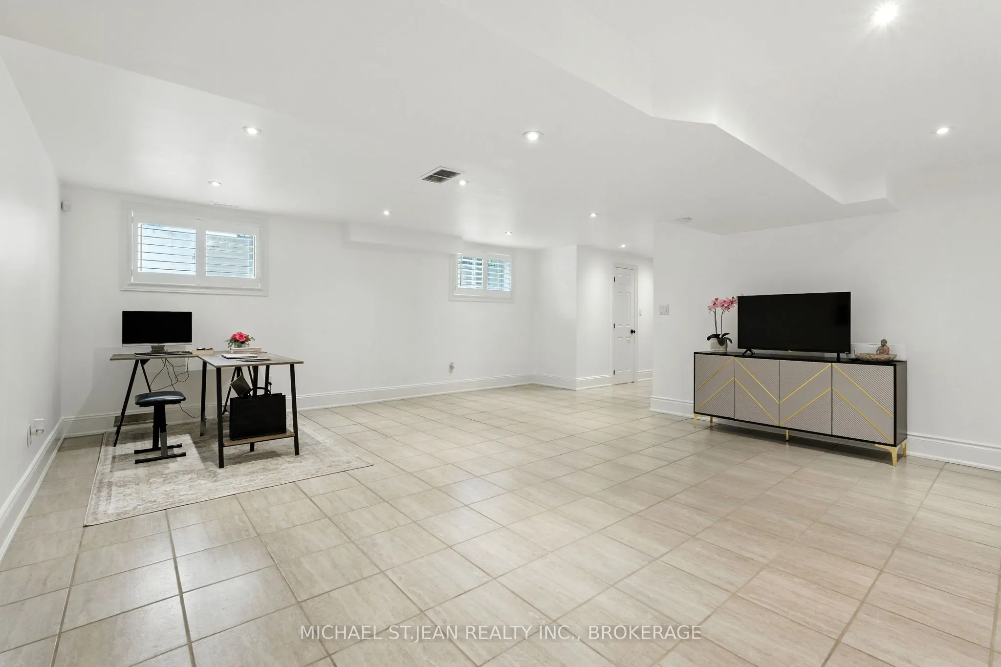 199 Hunter Street W