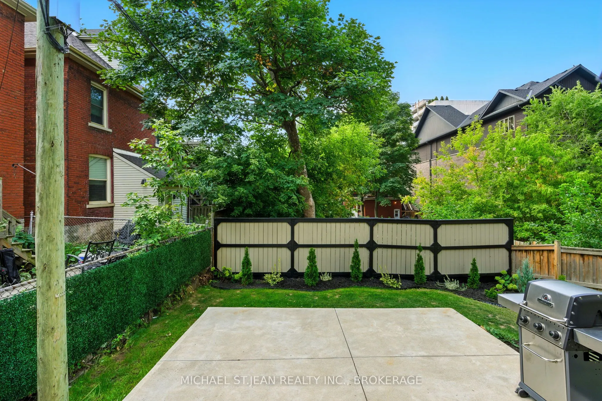 199 Hunter Street W