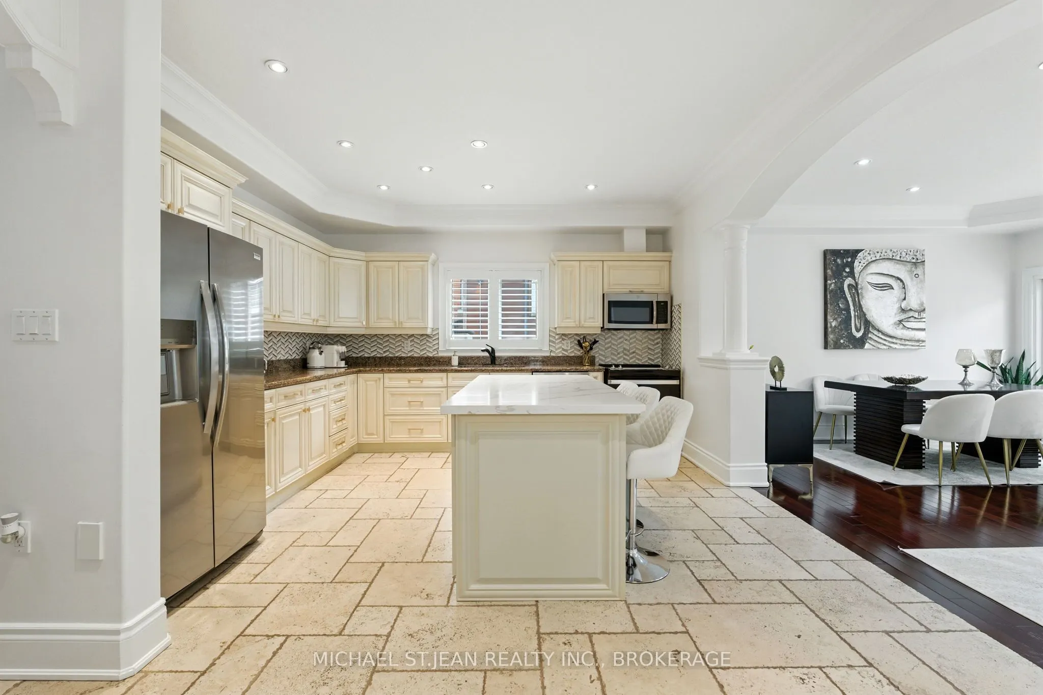 199 Hunter Street W
