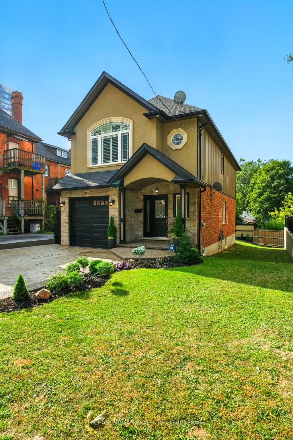 199 Hunter Street W