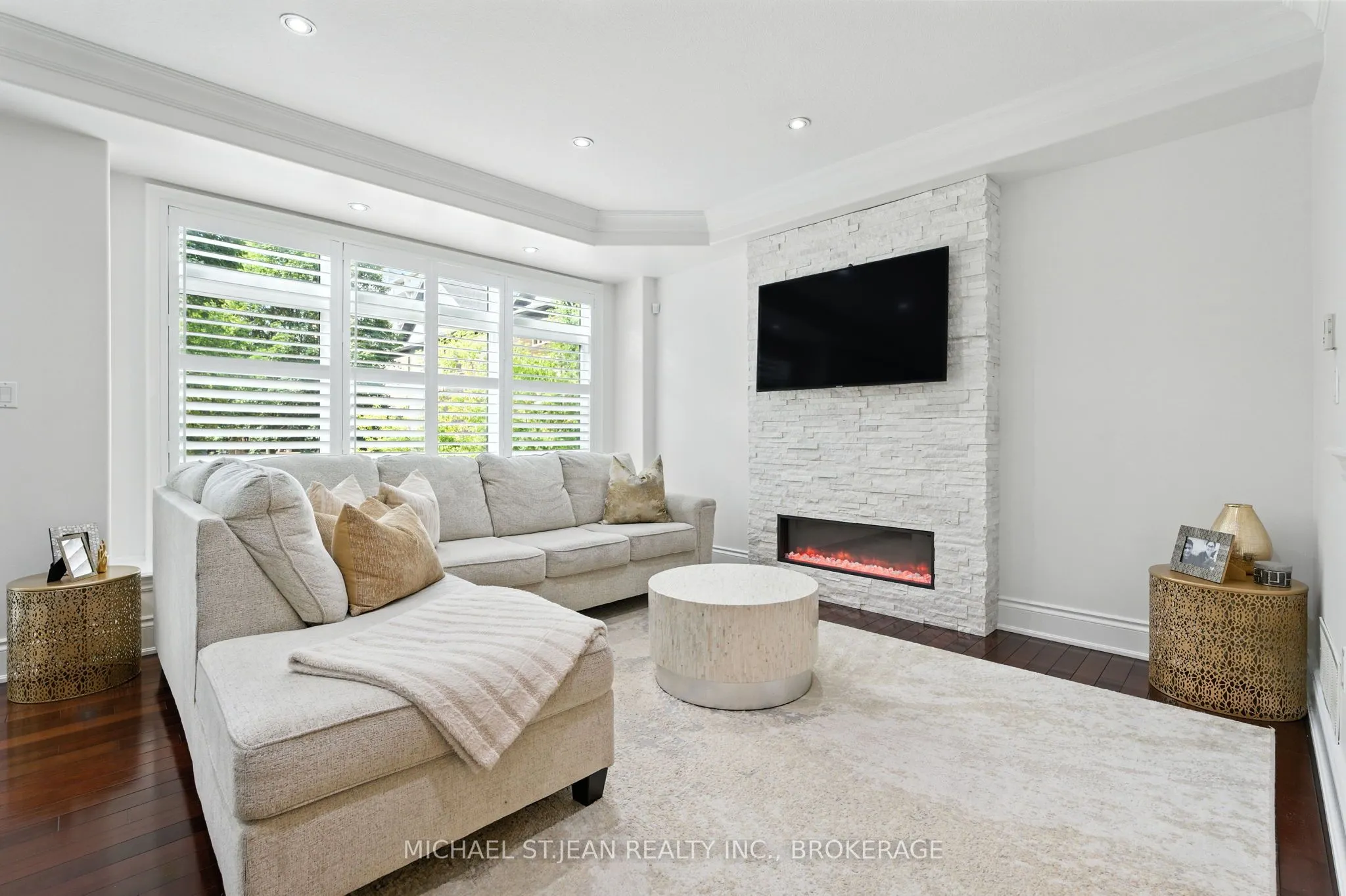 199 Hunter Street W