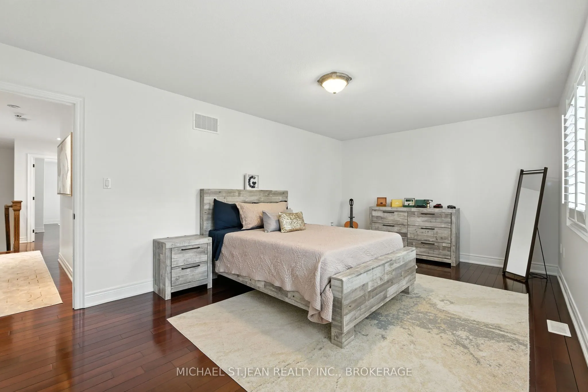 199 Hunter Street W