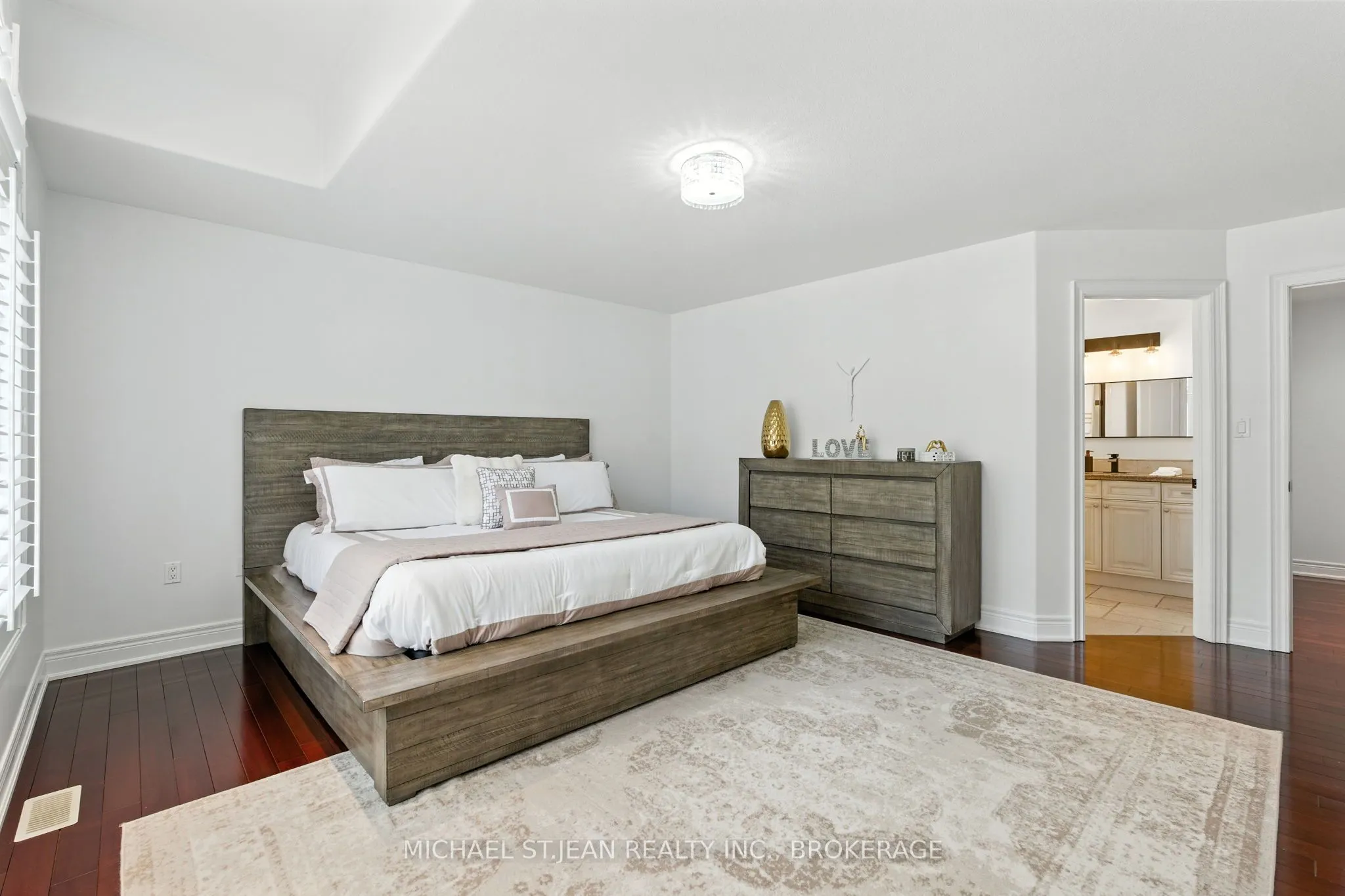 199 Hunter Street W