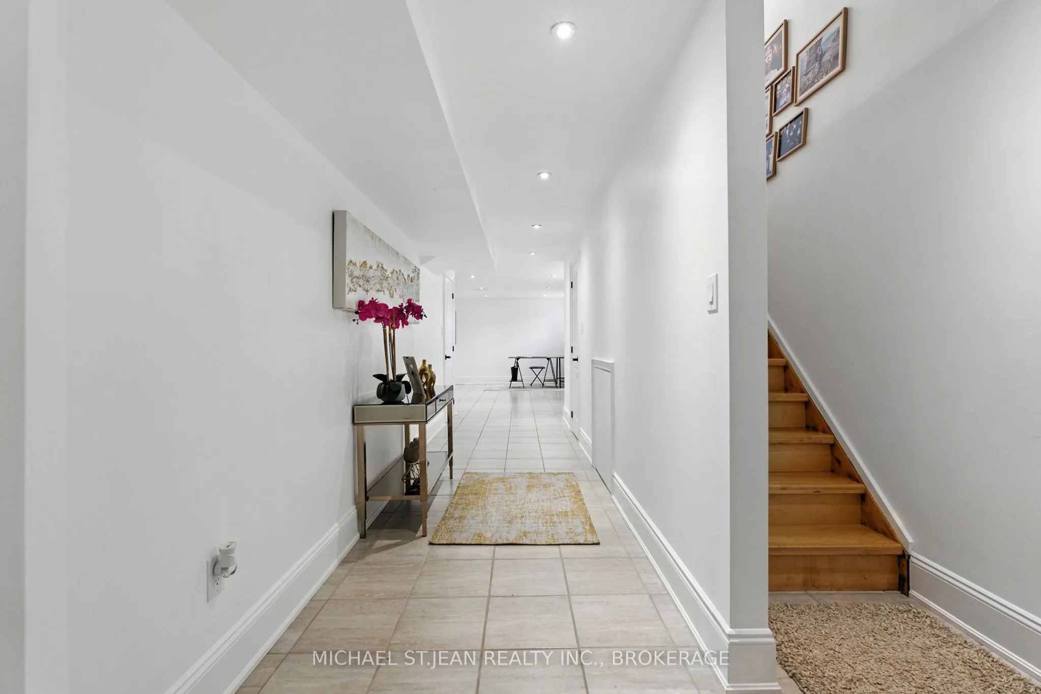 199 Hunter Street W