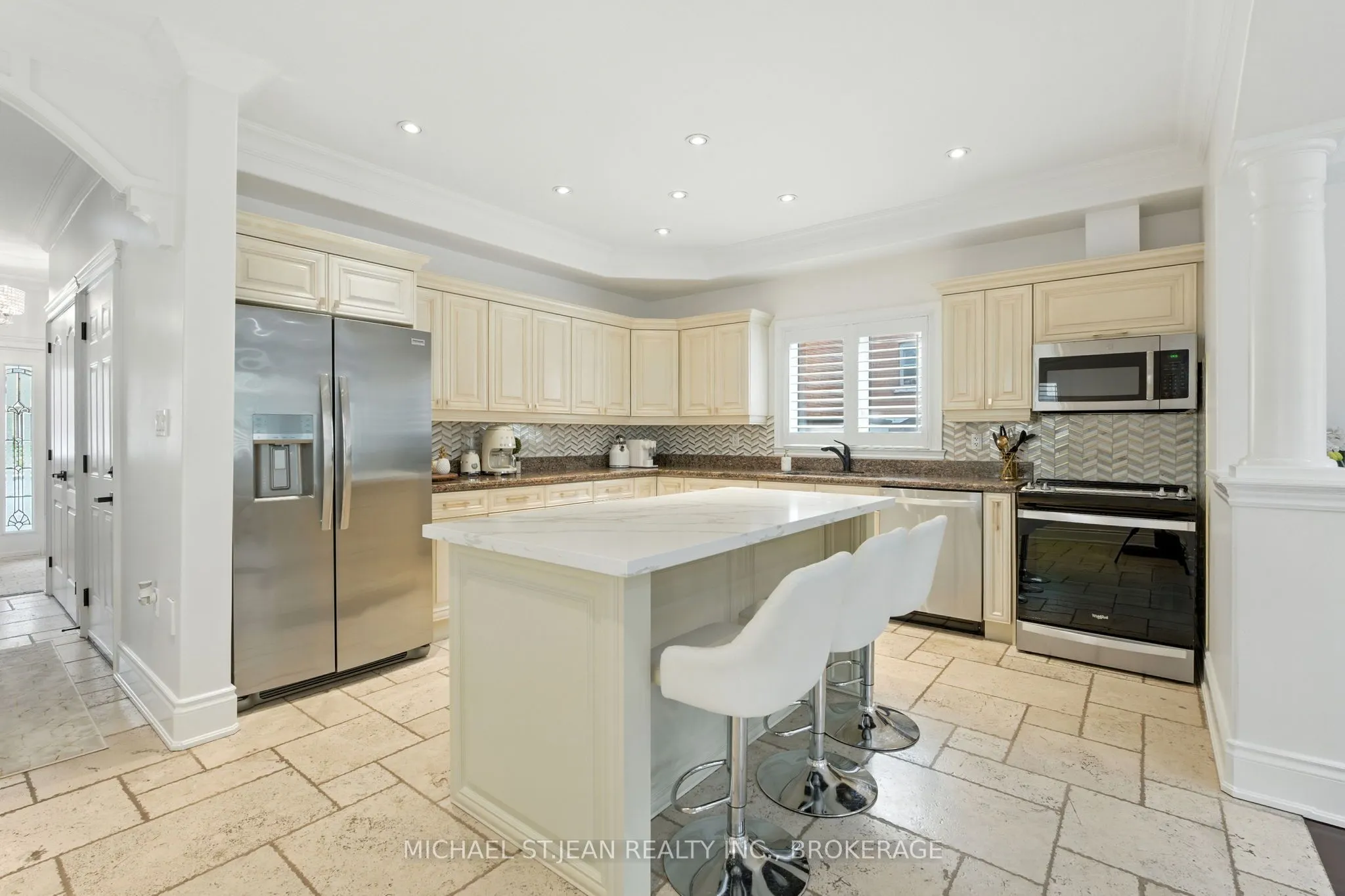 199 Hunter Street W