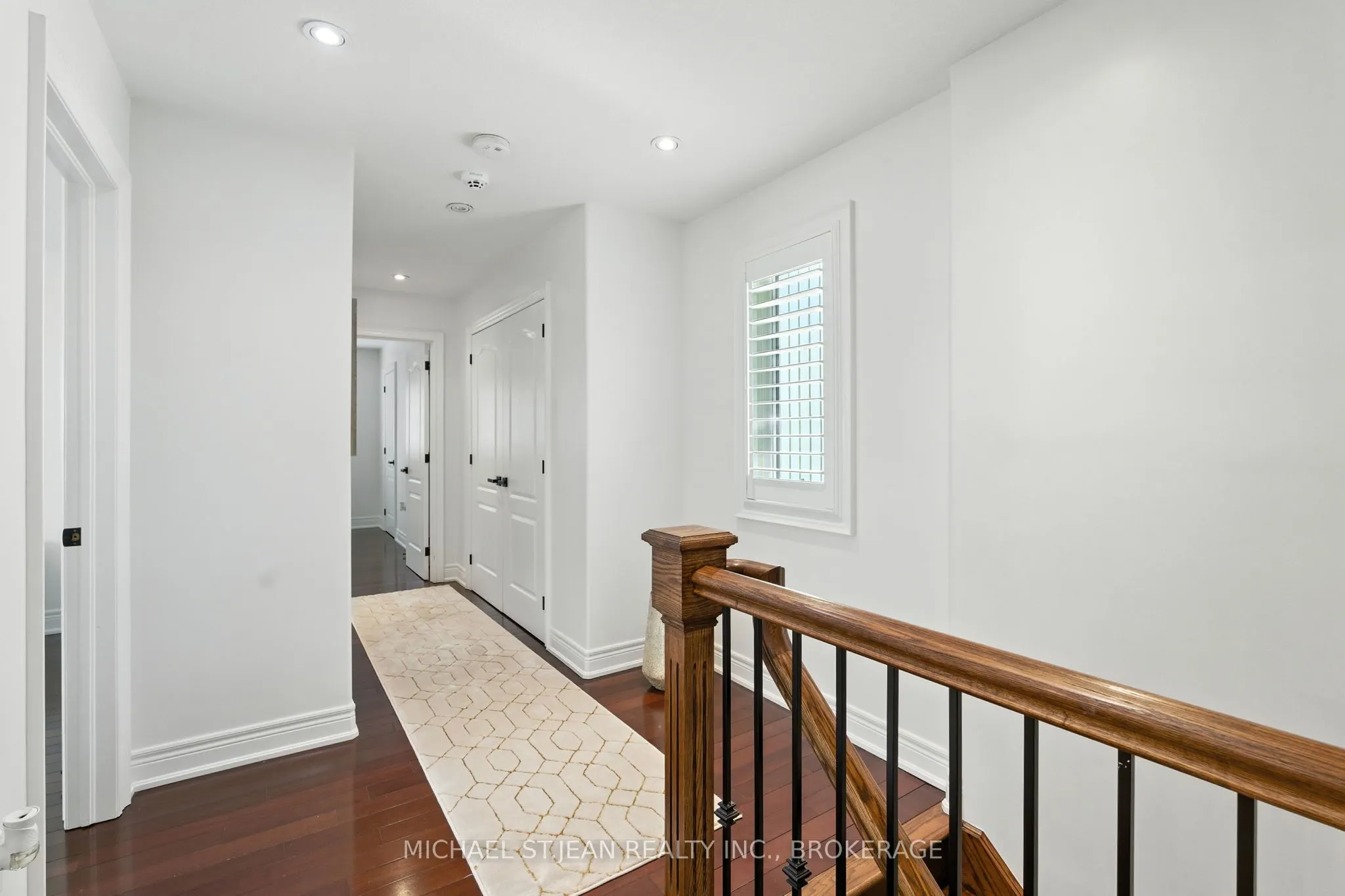 199 Hunter Street W