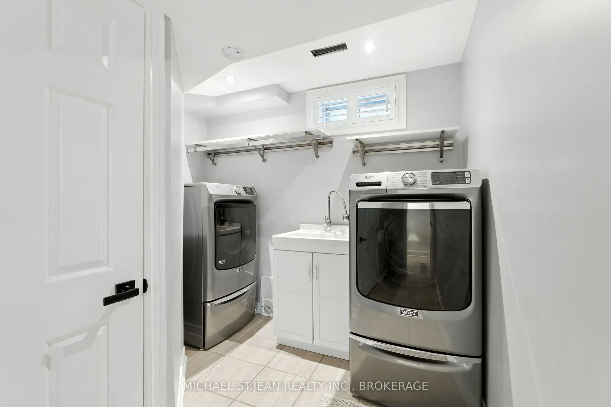 199 Hunter Street W