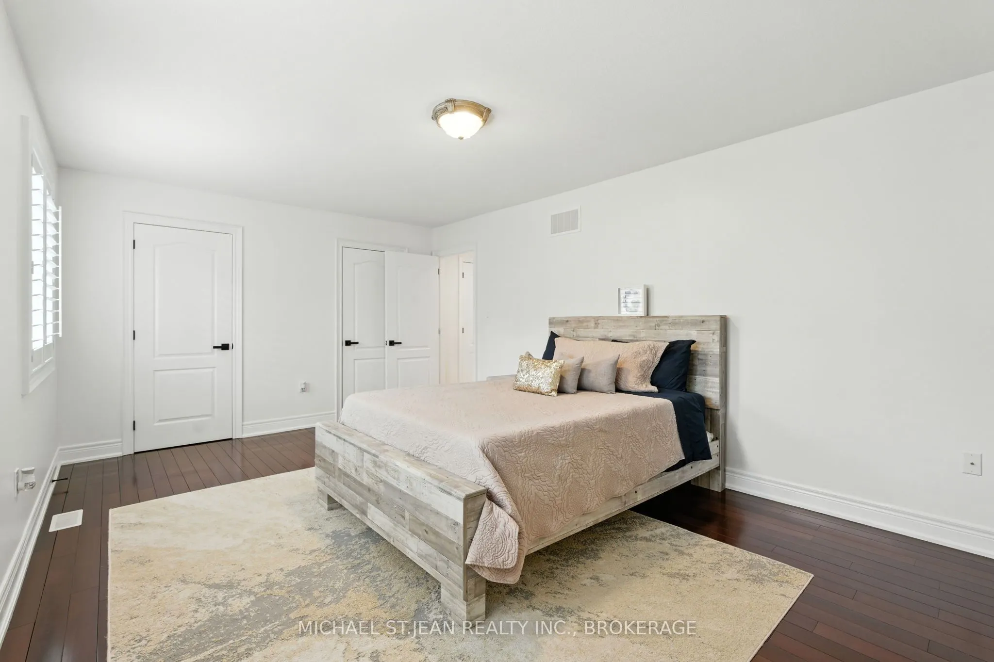 199 Hunter Street W