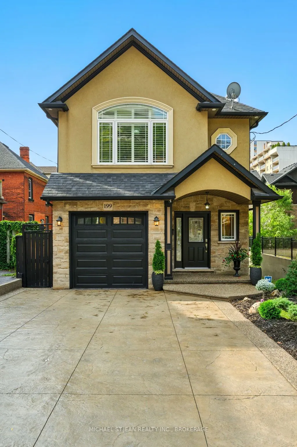 199 Hunter Street W