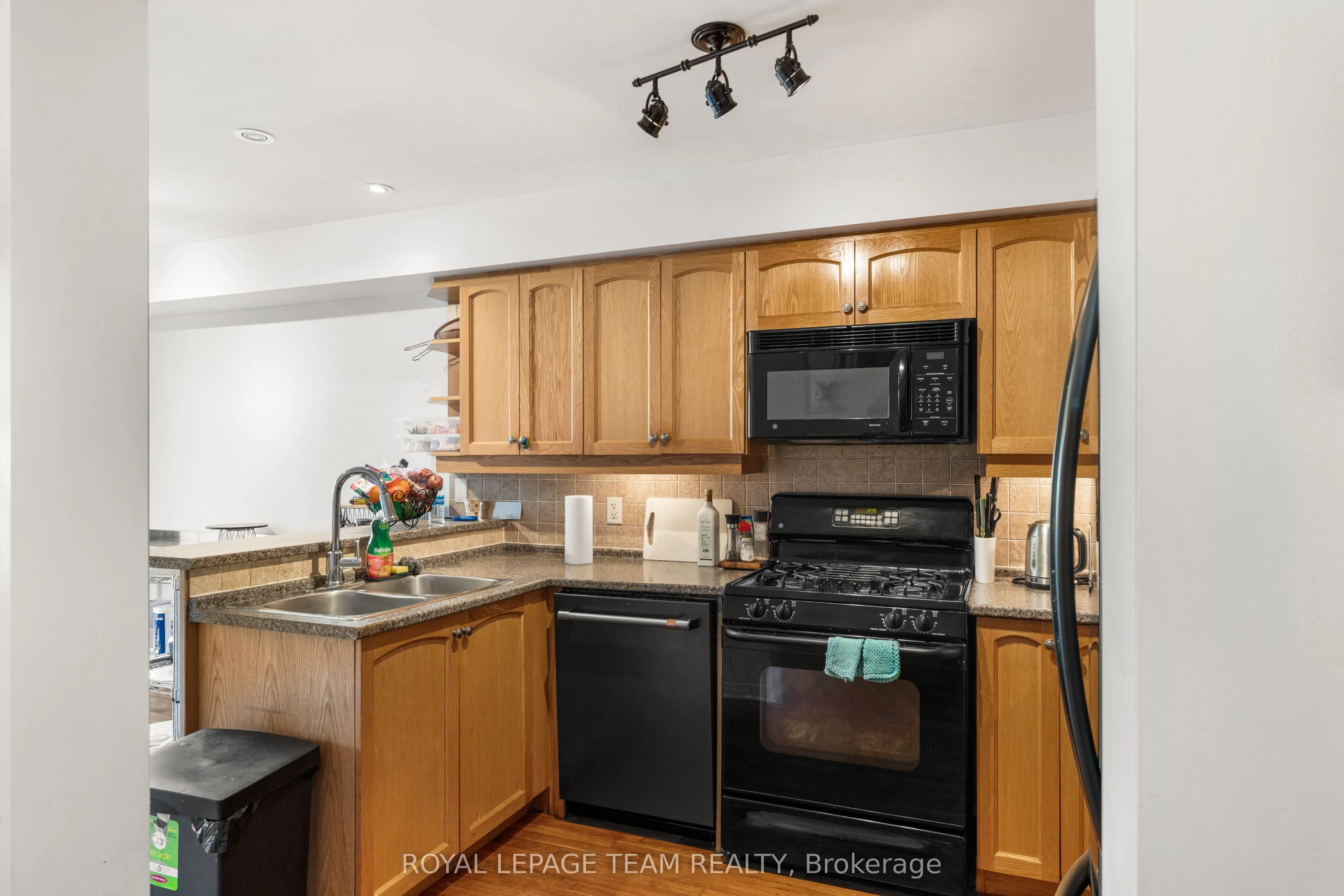 30 Goldthorpe Private