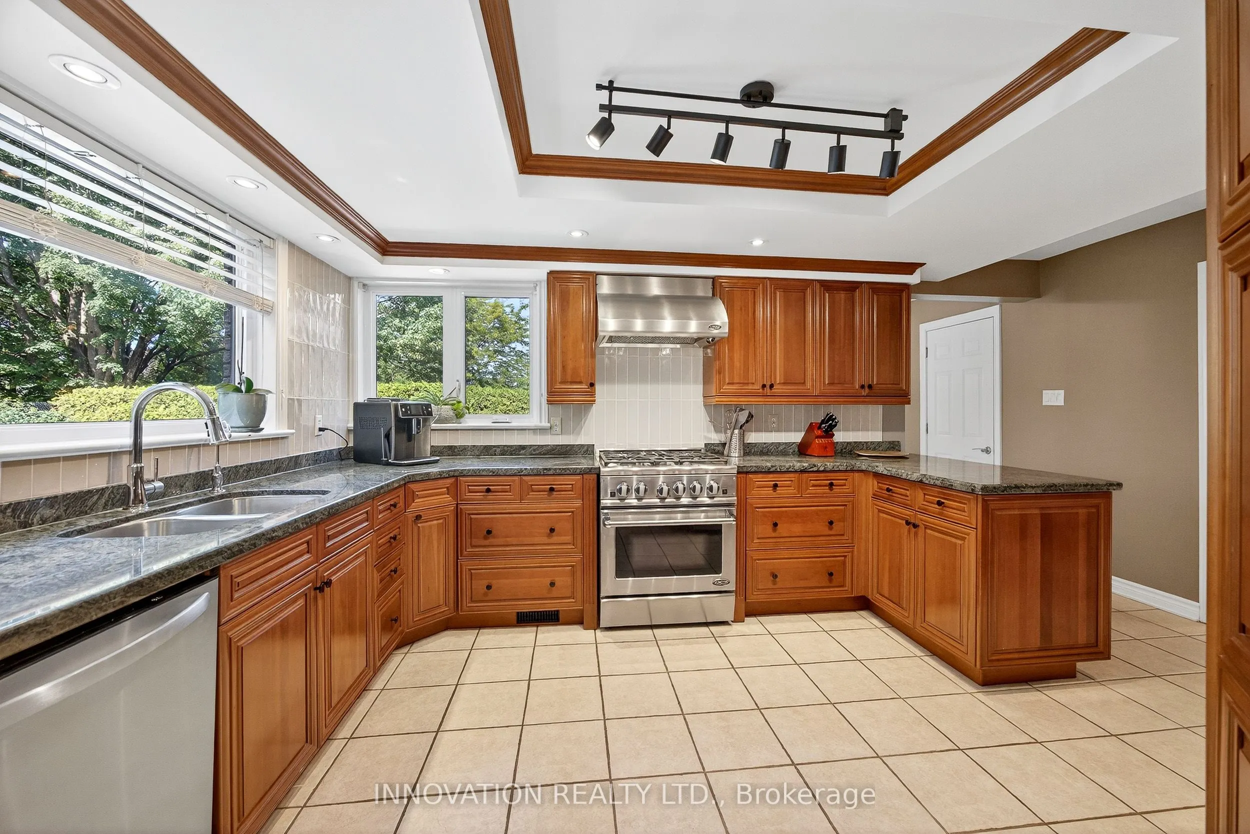 5558 South Island Park Drive