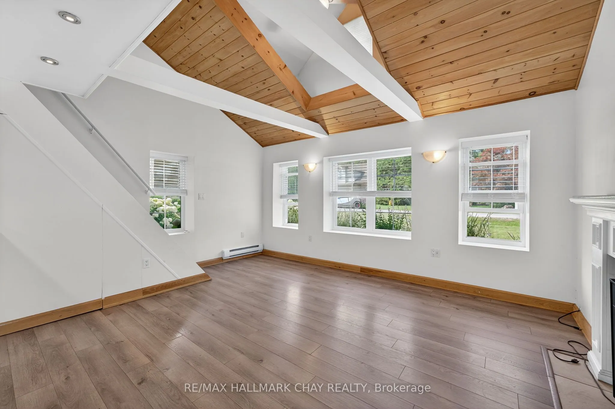 44 Pleasant Avenue S