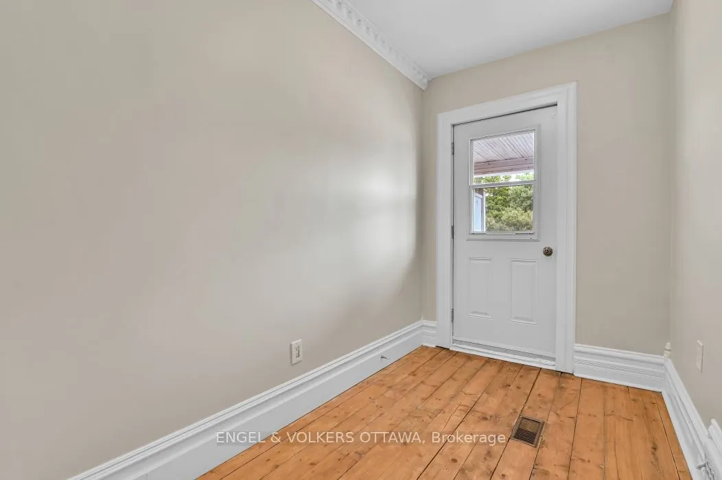 104 King Edward Avenue