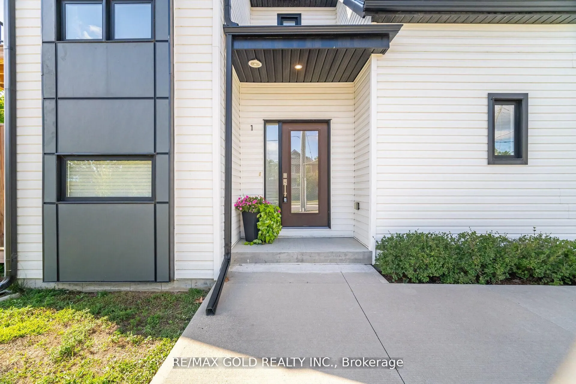 110 Fergus Avenue, #1