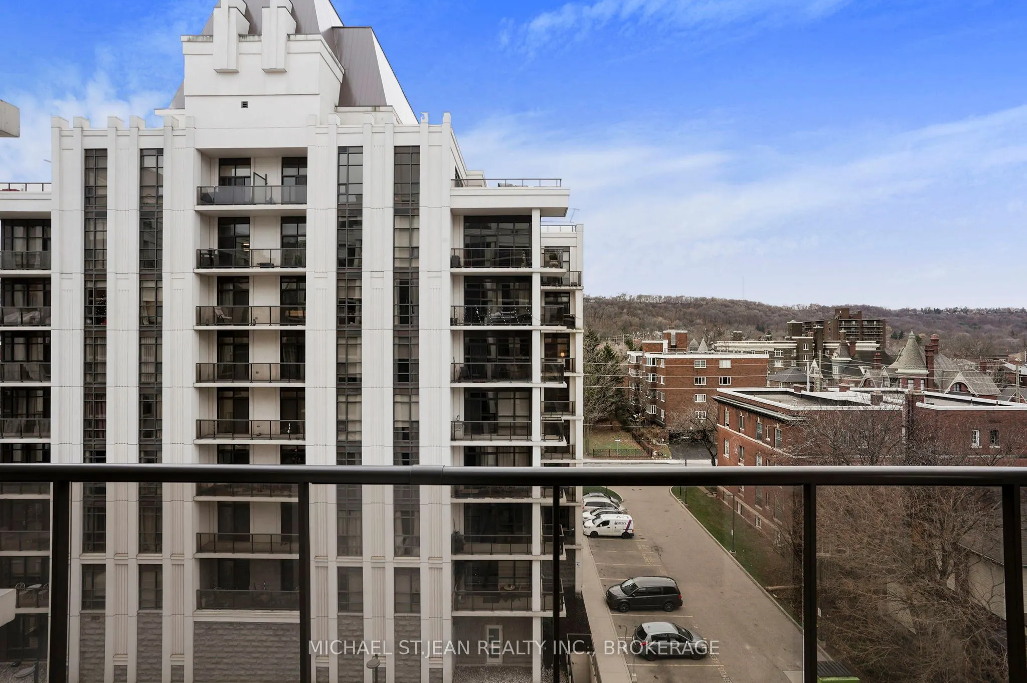 85 Robinson Street, #702