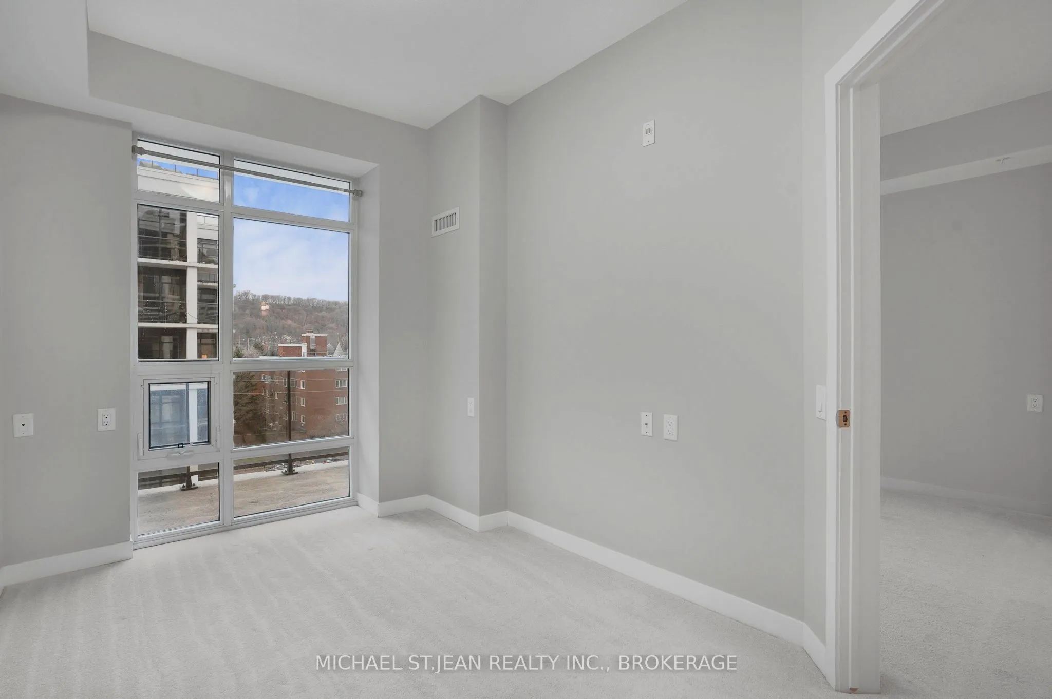 85 Robinson Street, #702