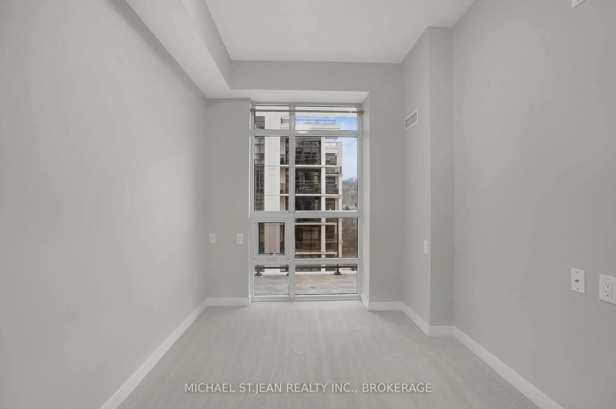 85 Robinson Street, #702