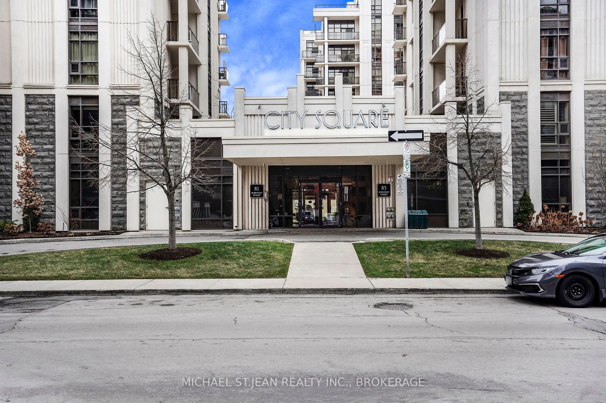 85 Robinson Street, #702