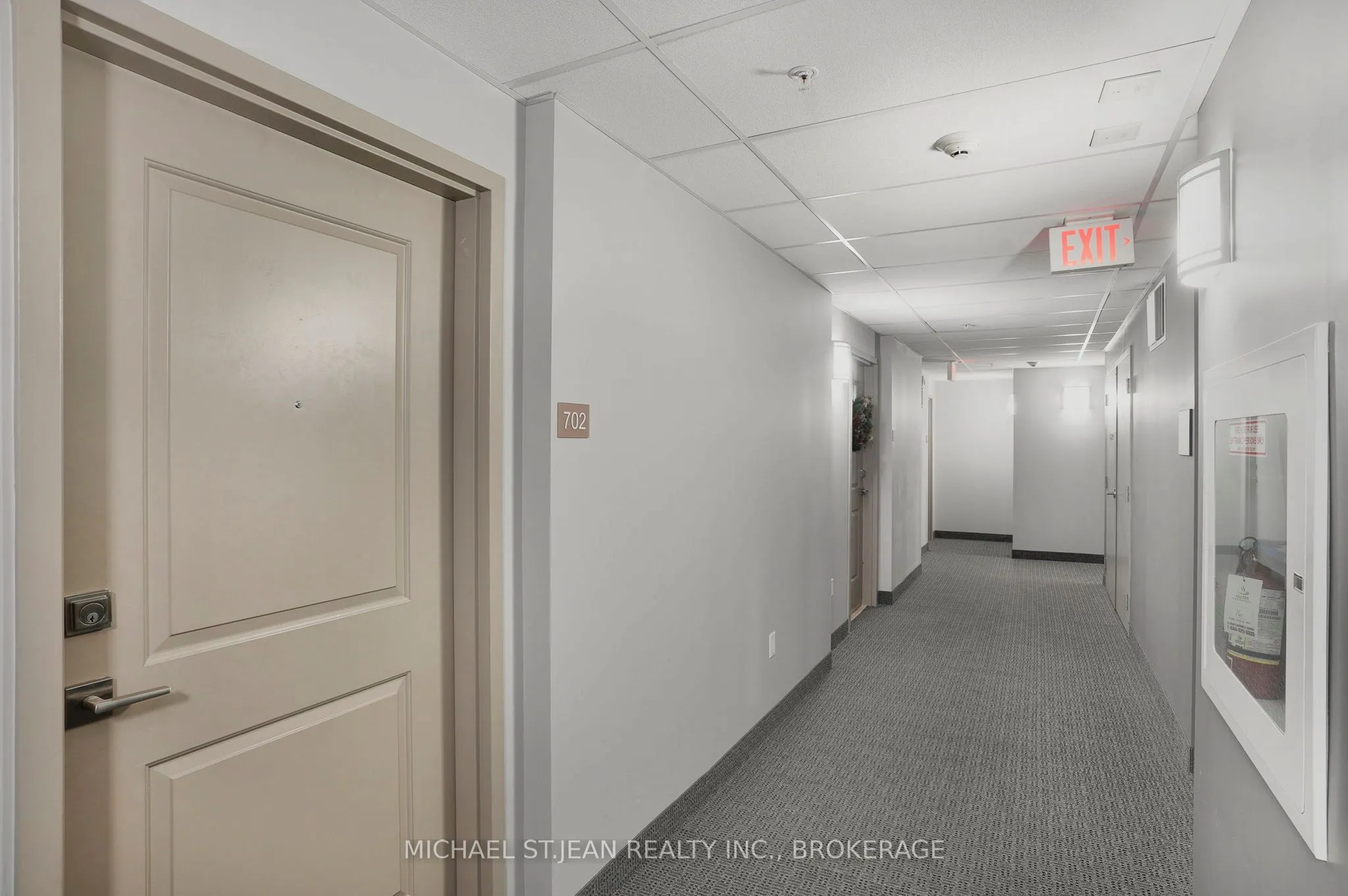 85 Robinson Street, #702