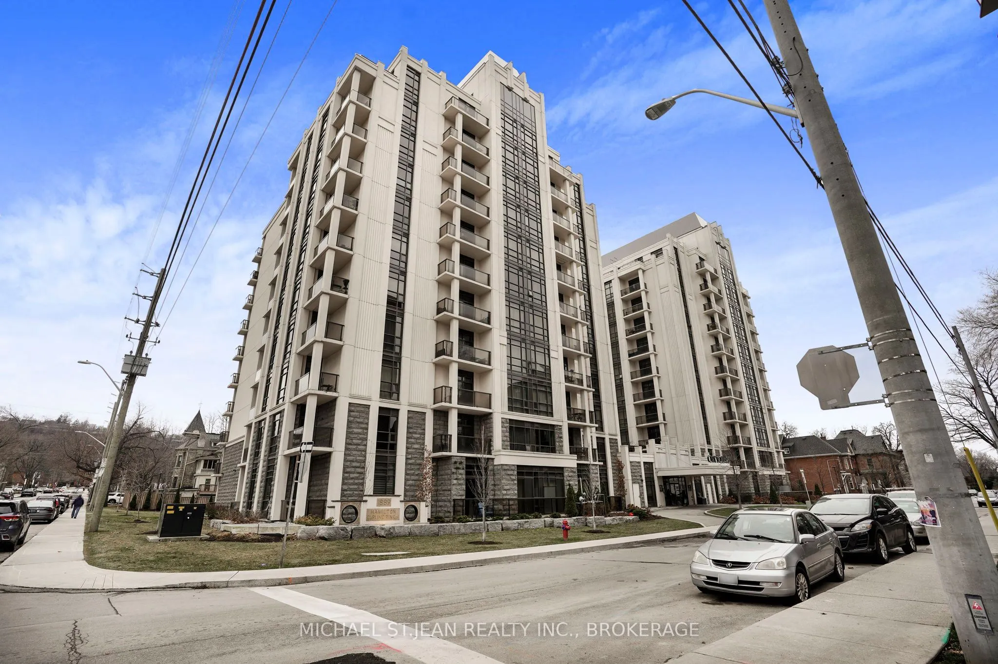 85 Robinson Street, #702