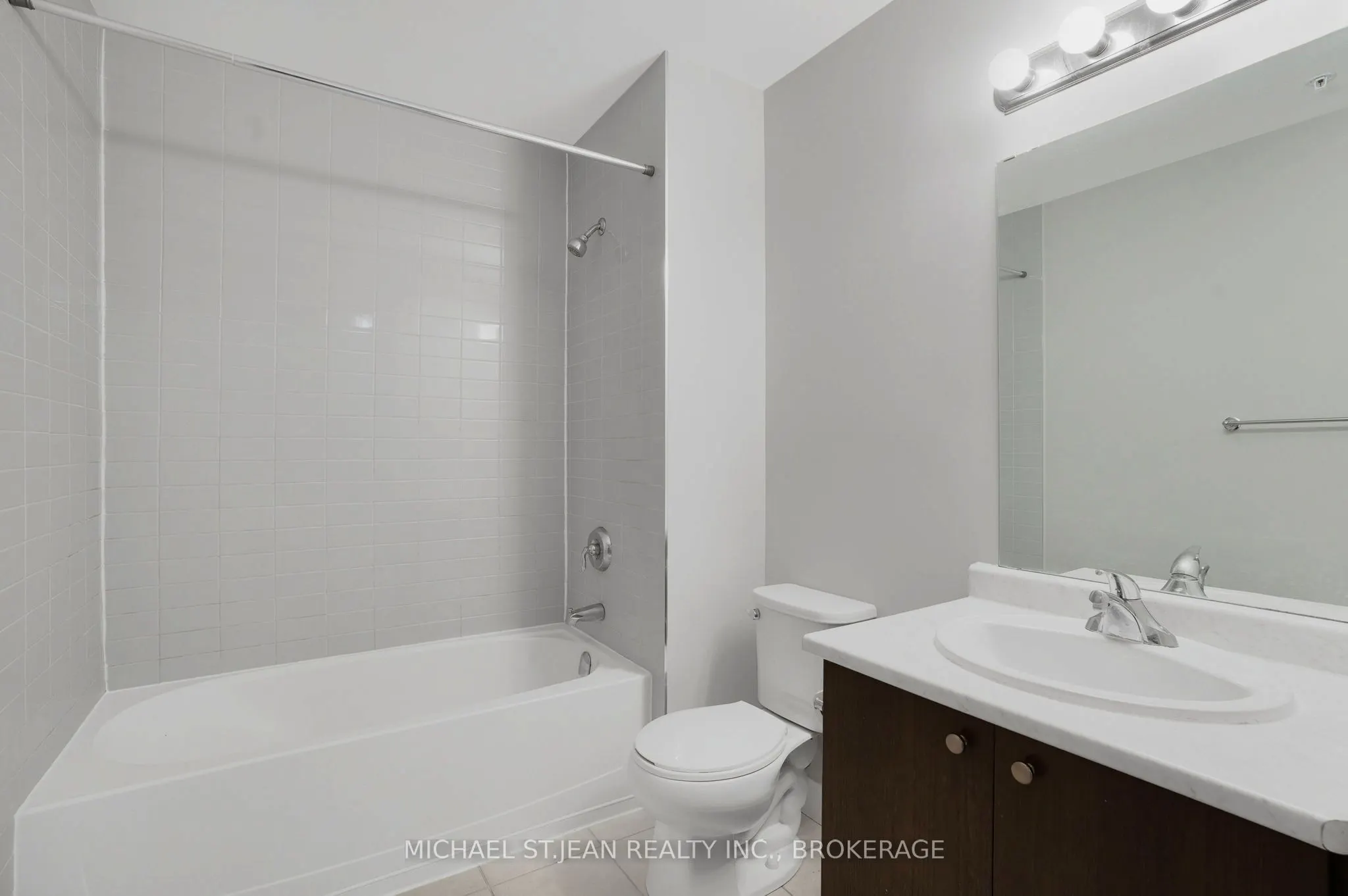 85 Robinson Street, #702