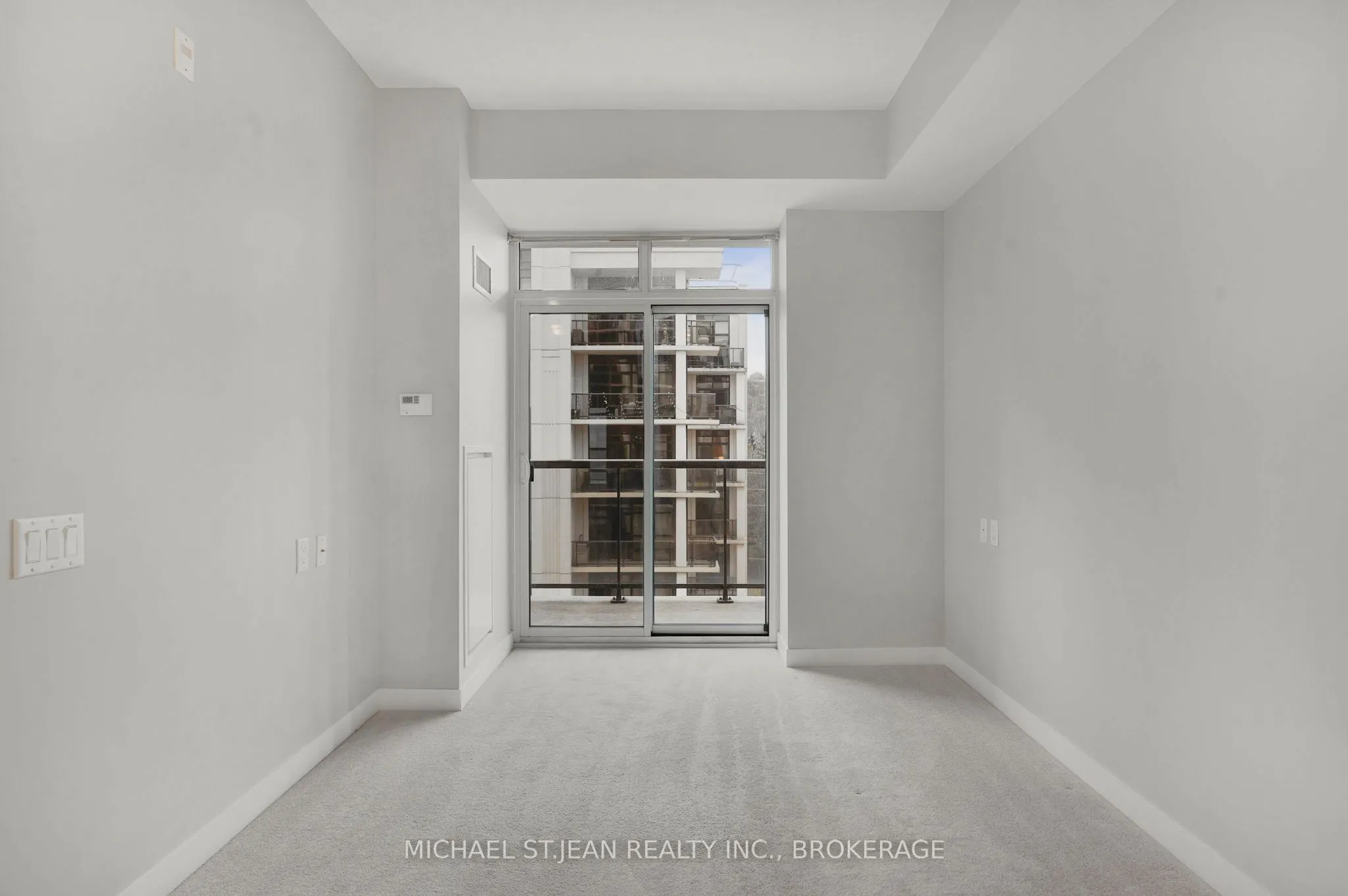 85 Robinson Street, #702