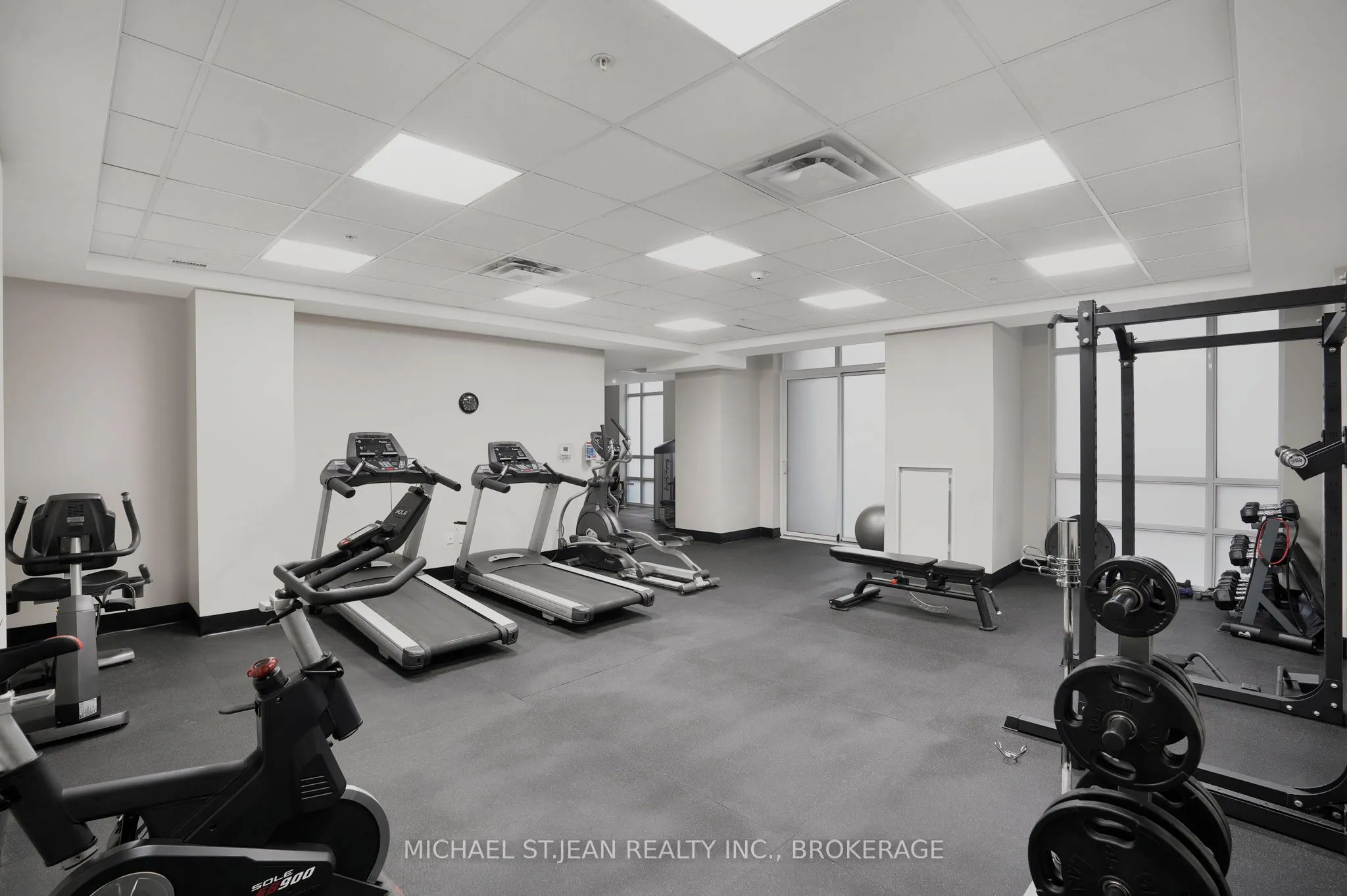 85 Robinson Street, #702