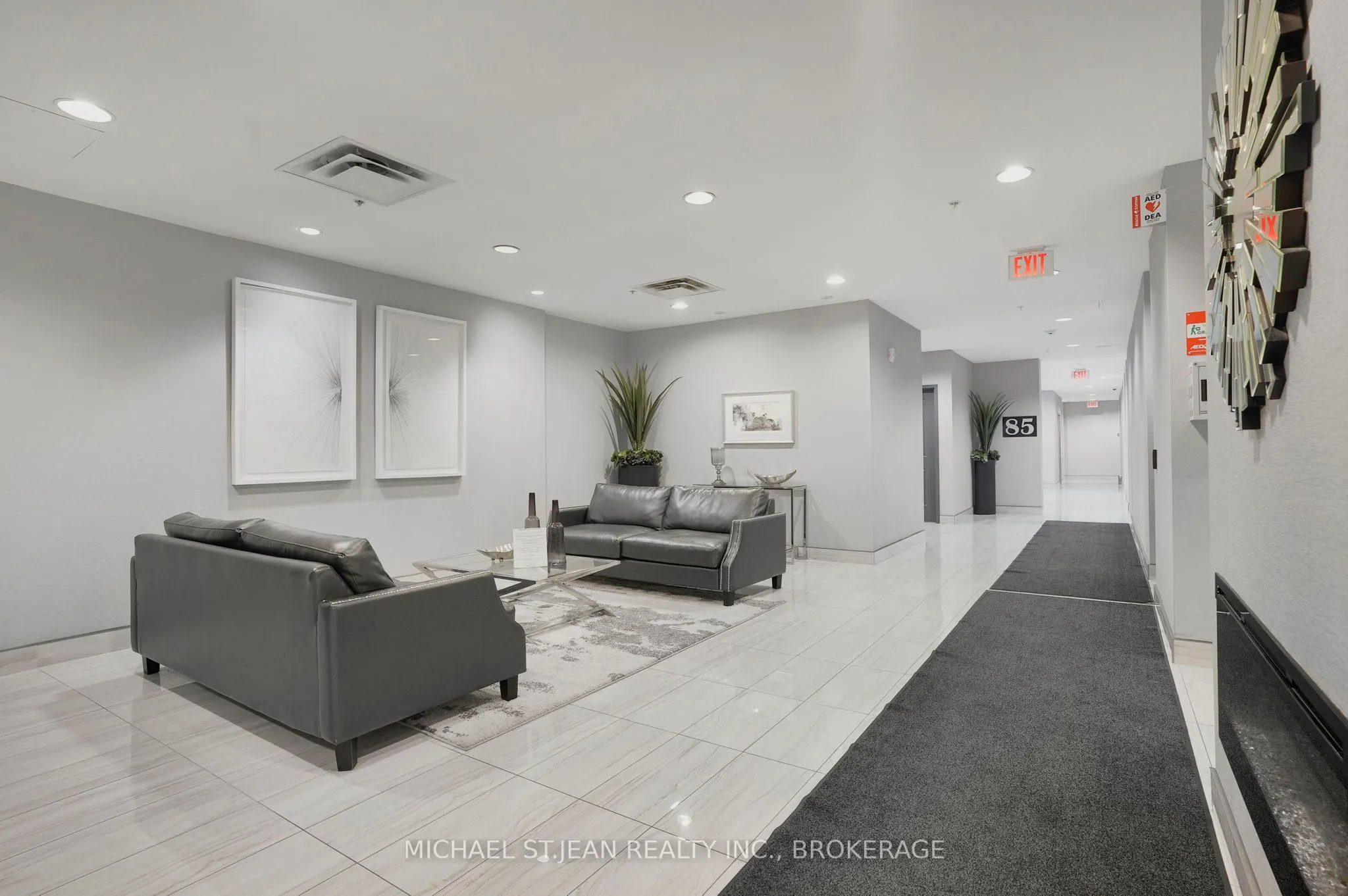 85 Robinson Street, #702