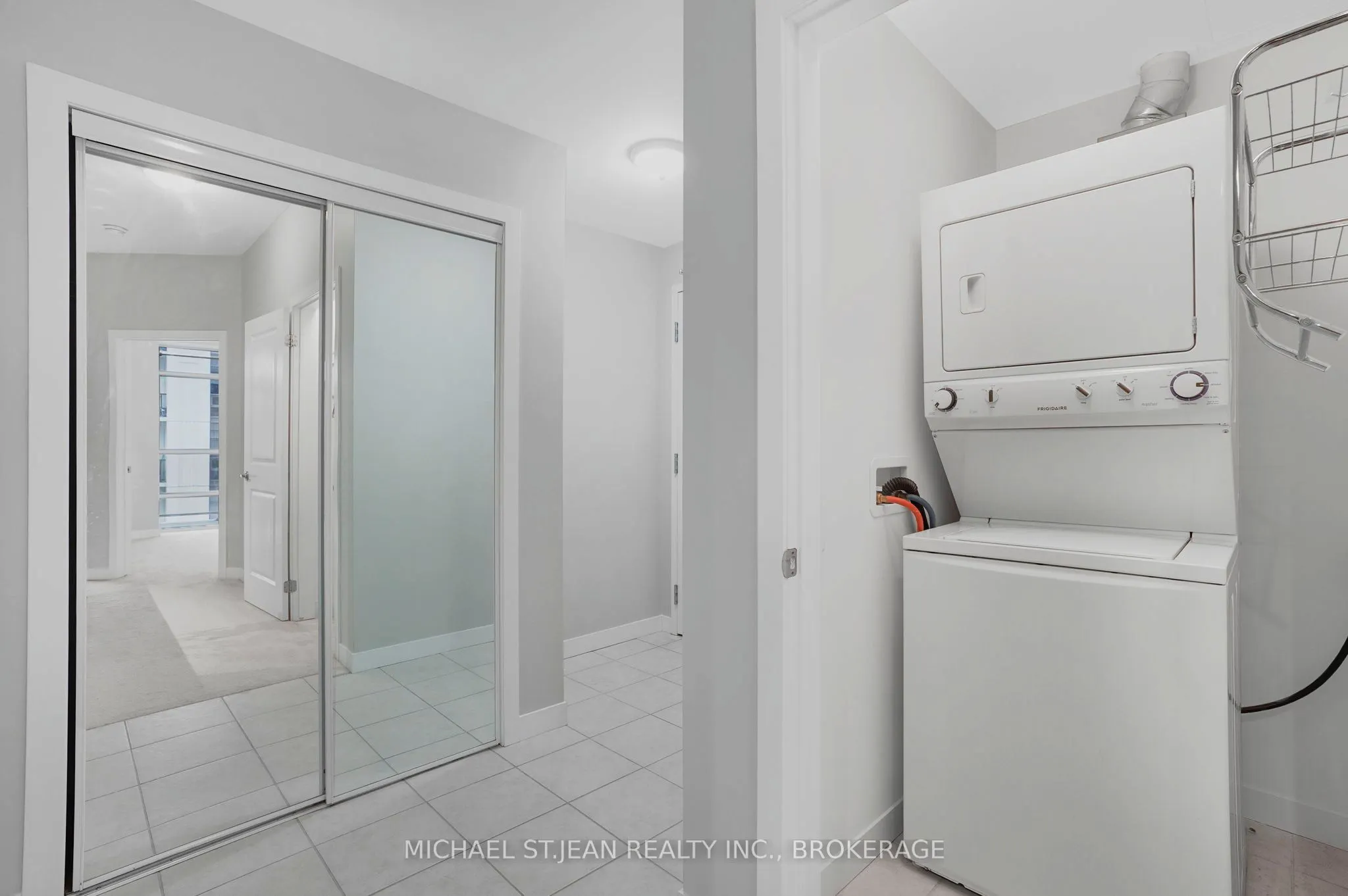 85 Robinson Street, #702