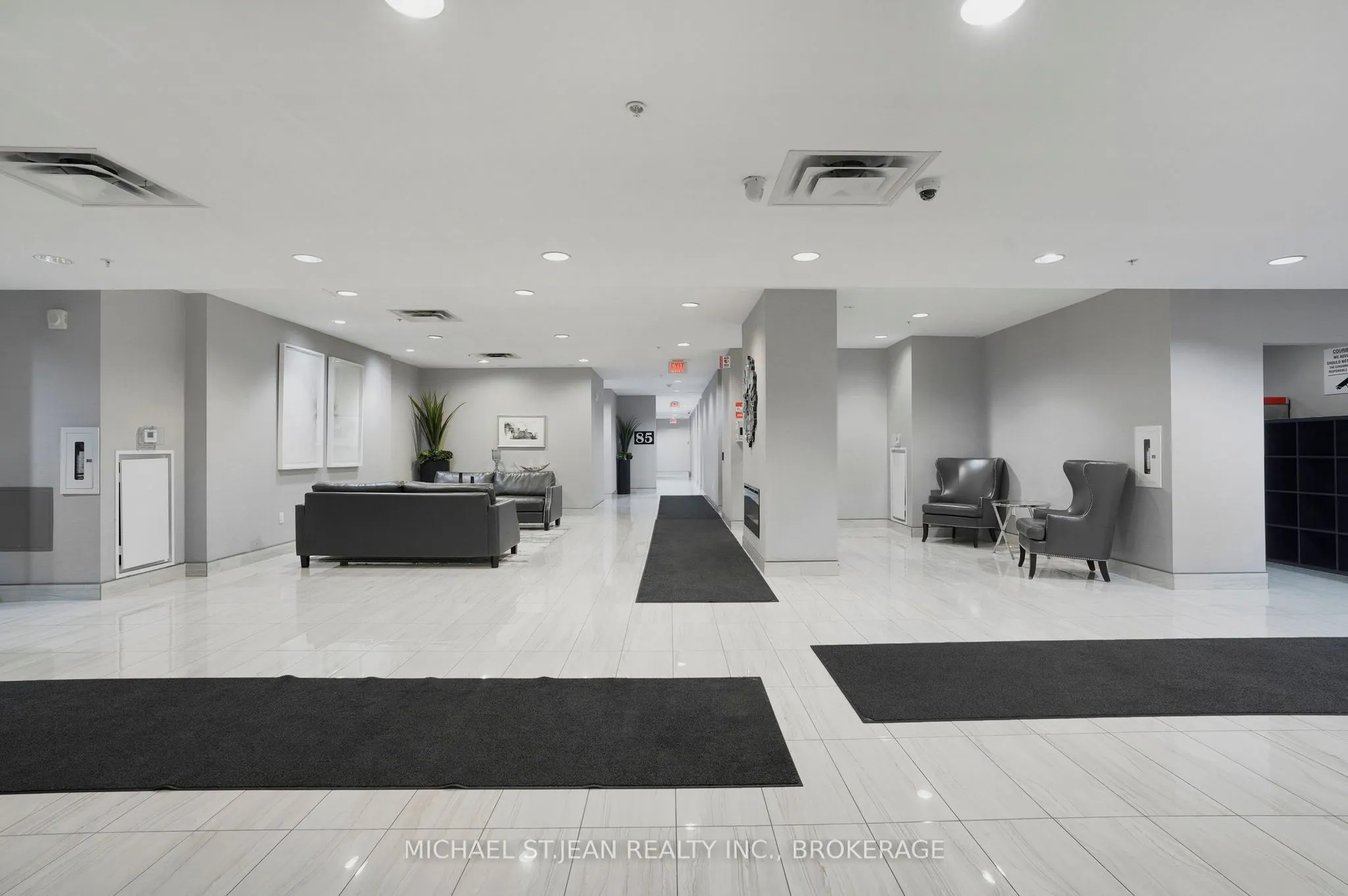 85 Robinson Street, #702