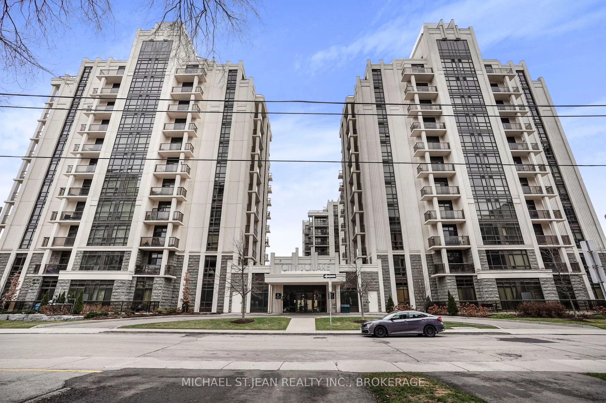 85 Robinson Street, #702