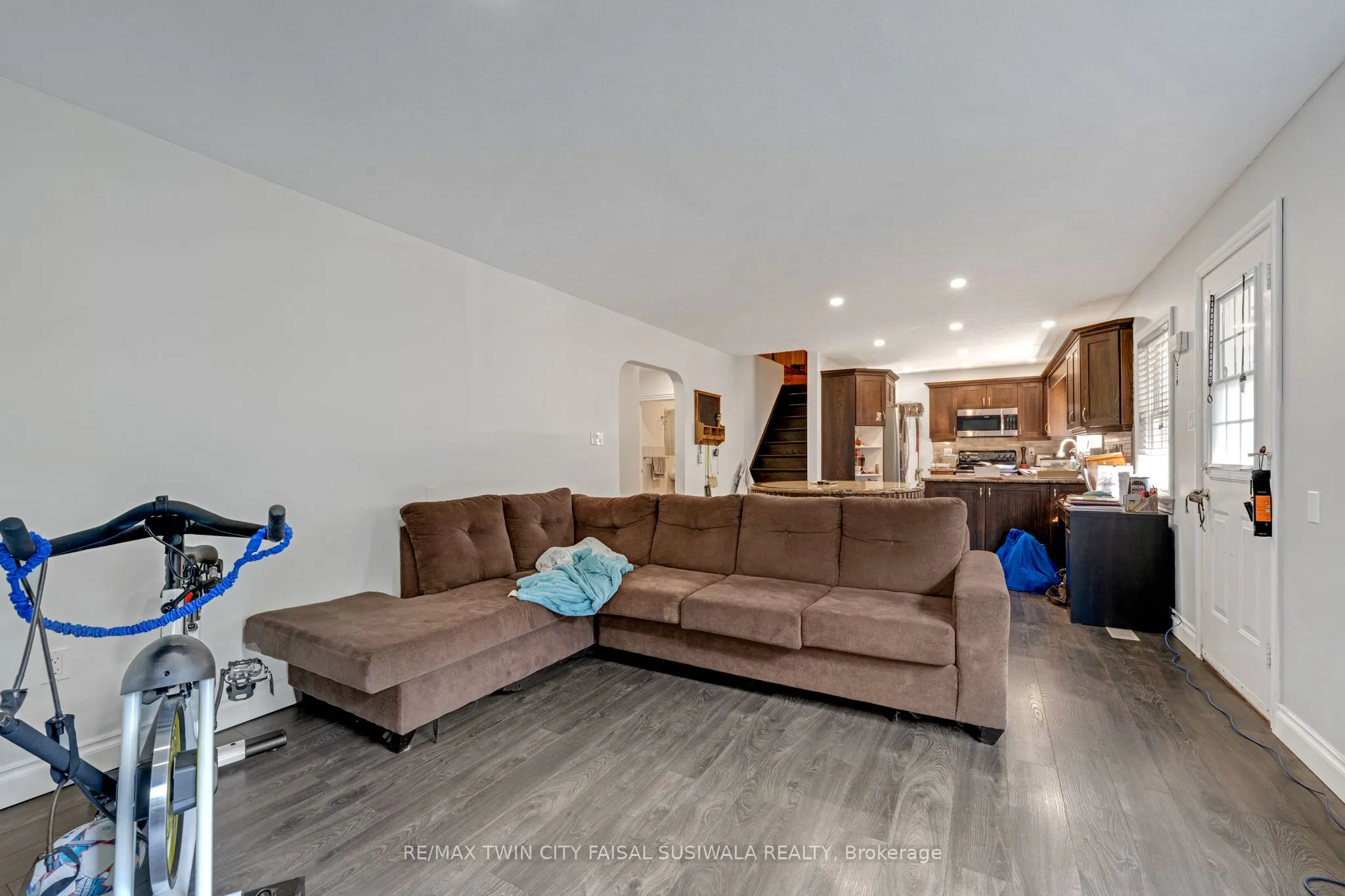 196 West River Road