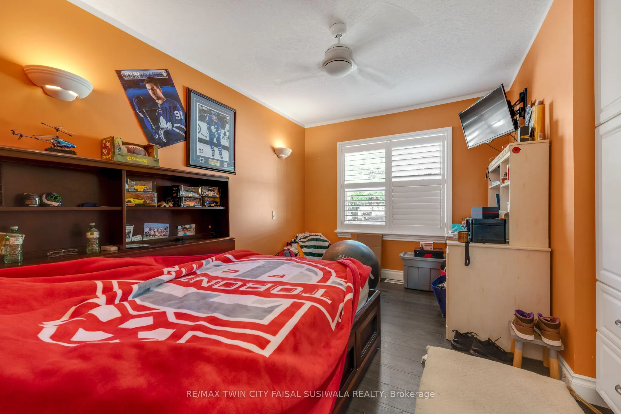 196 West River Road
