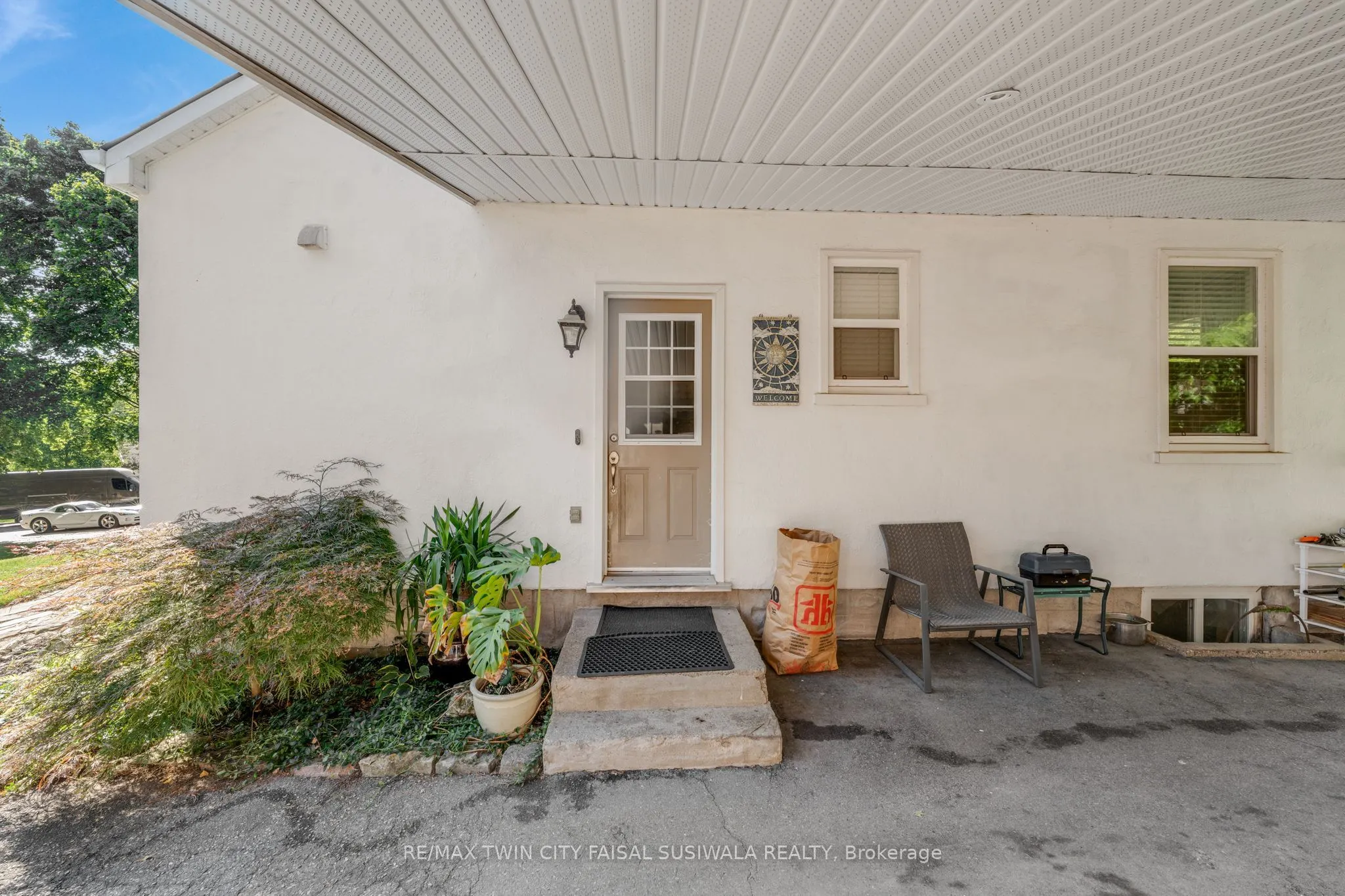 196 West River Road