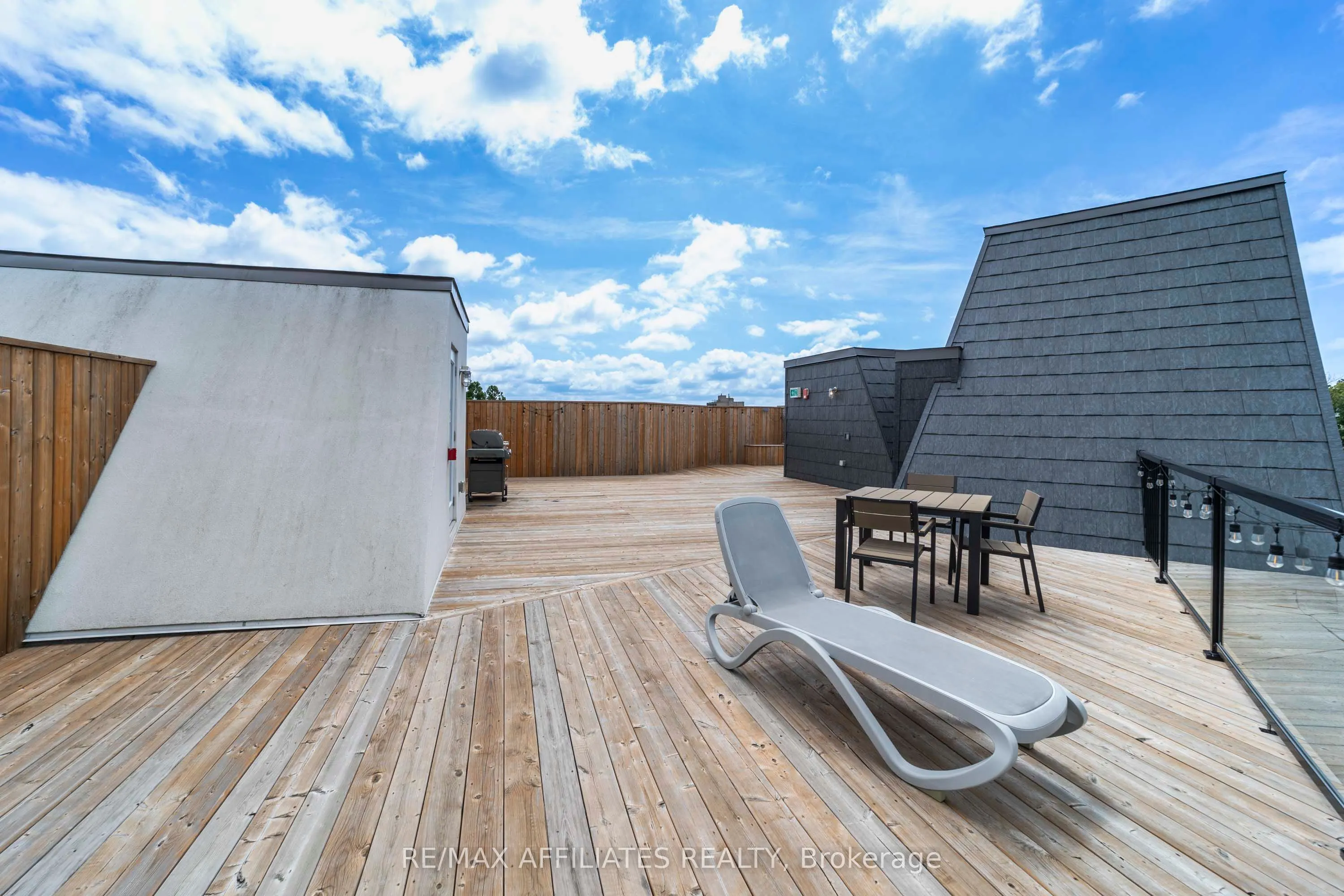 150 Greenfield Avenue, #503