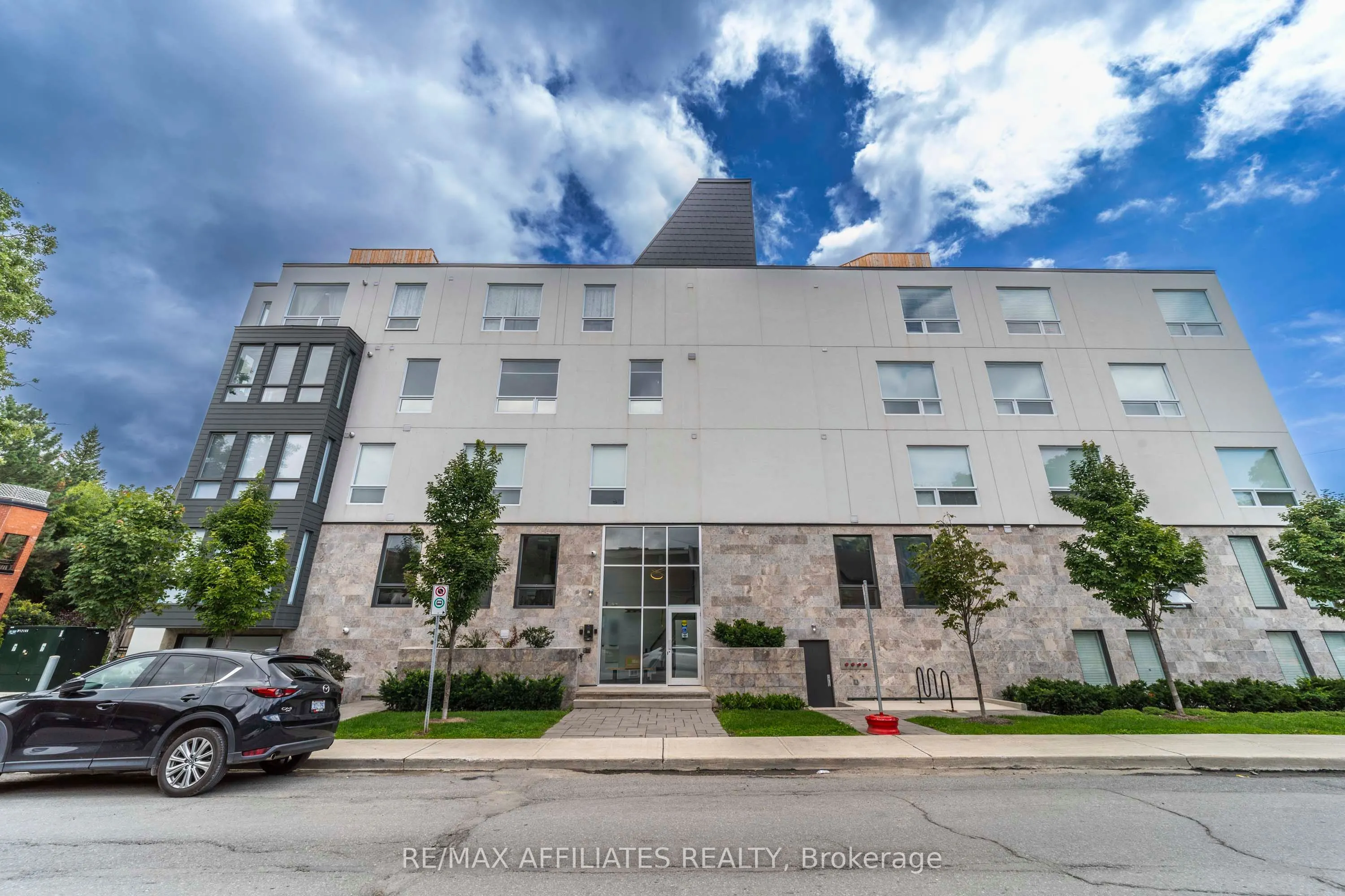 150 Greenfield Avenue, #503