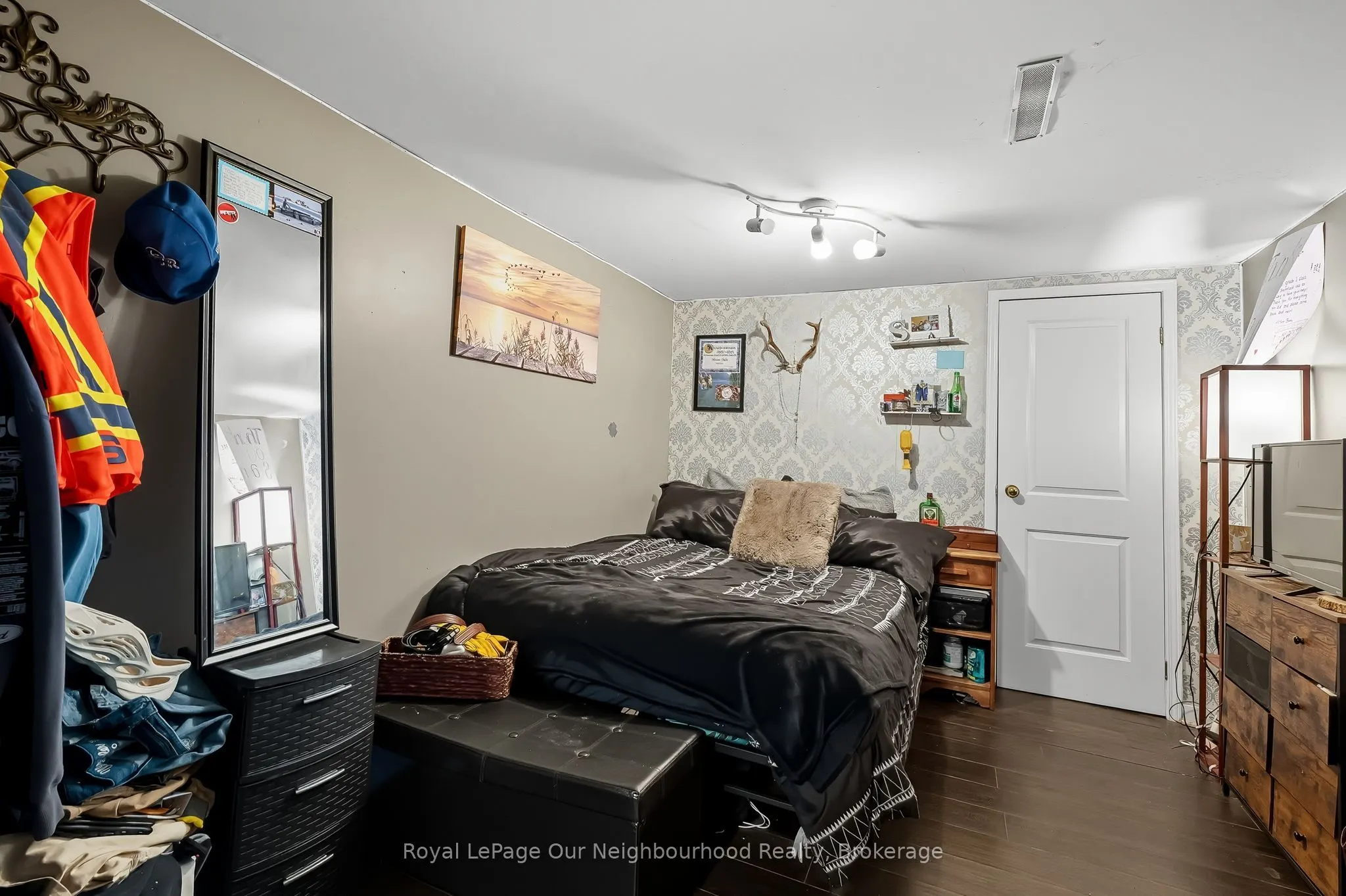 17 Elgin Street W