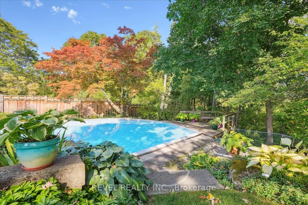 18 Brentwood Drive
