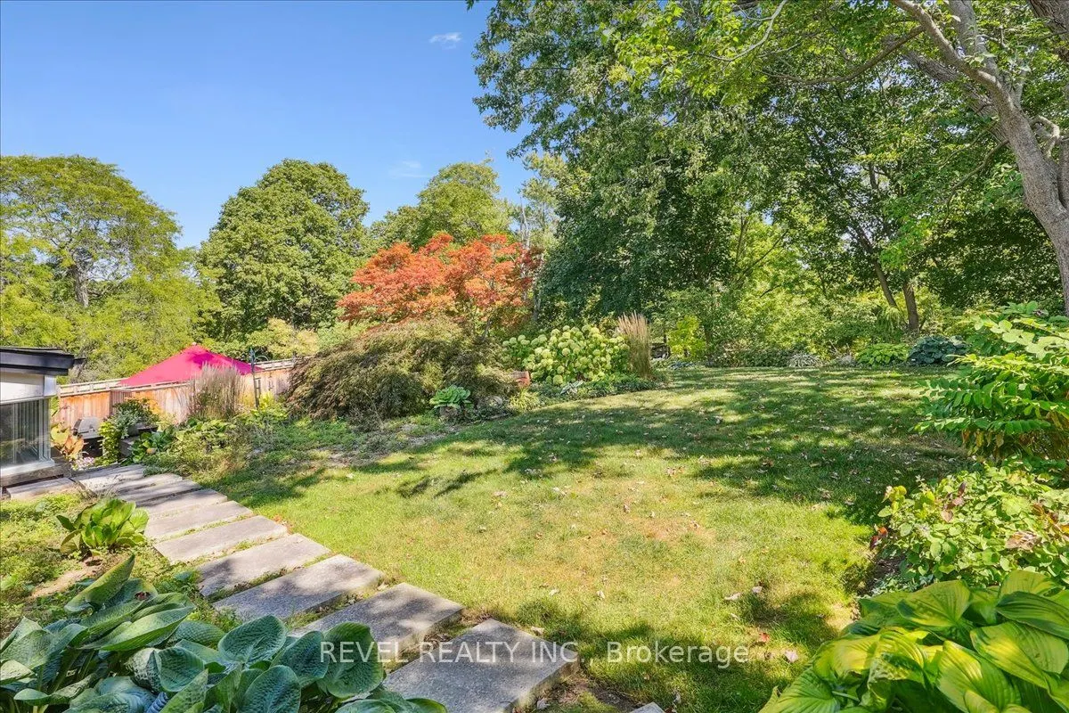 18 Brentwood Drive