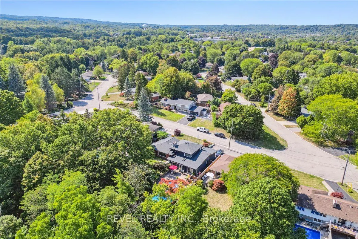 18 Brentwood Drive