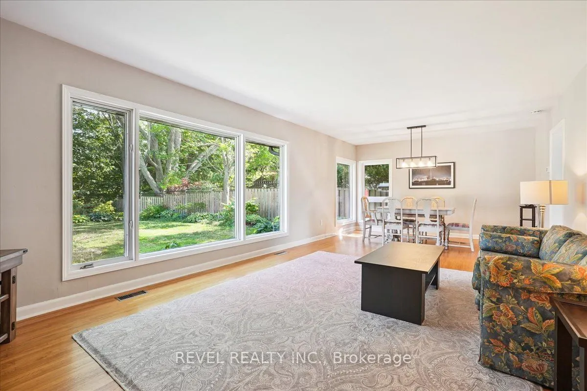 18 Brentwood Drive