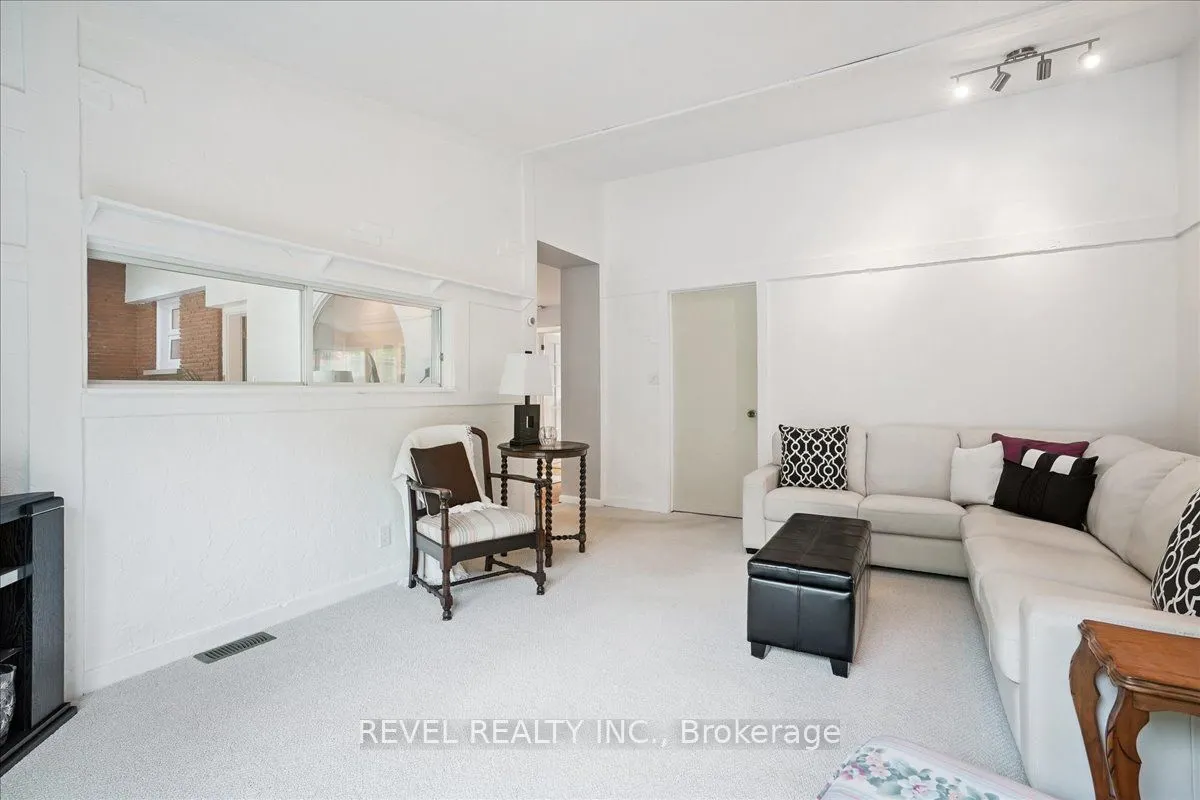 18 Brentwood Drive