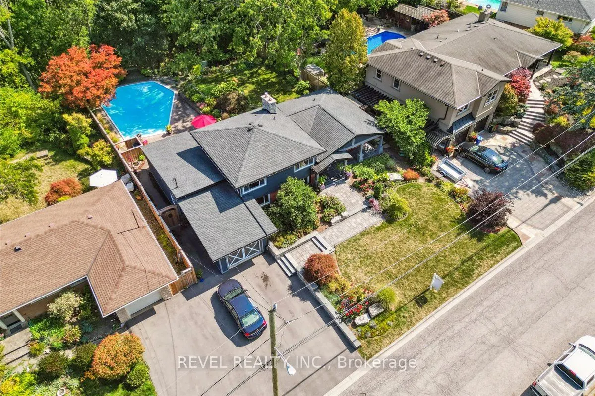 18 Brentwood Drive