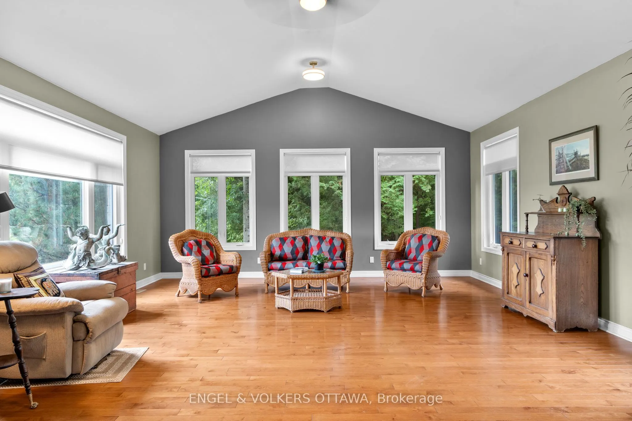 1313 Old Perth Road
