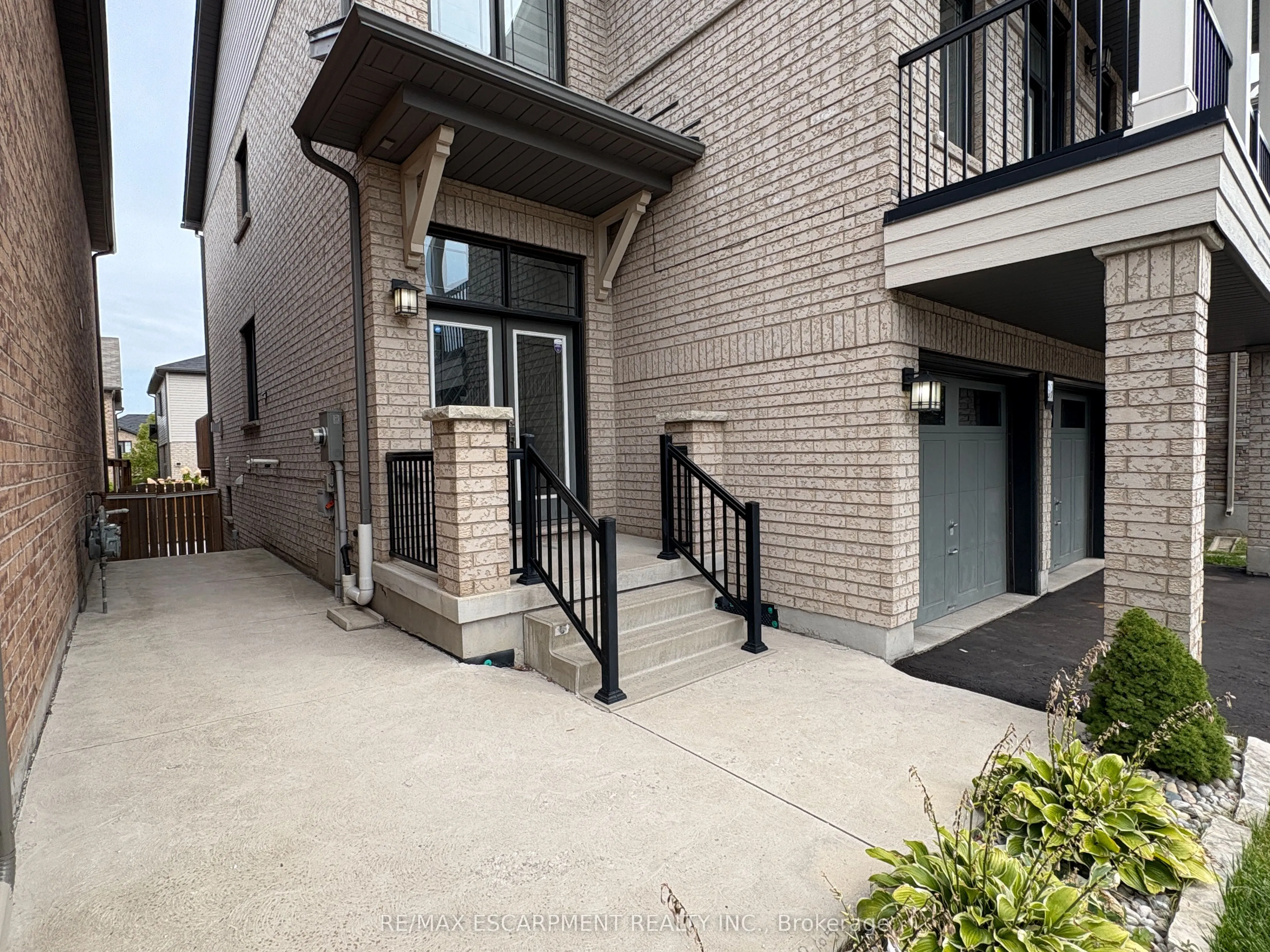 39 West Glen Avenue