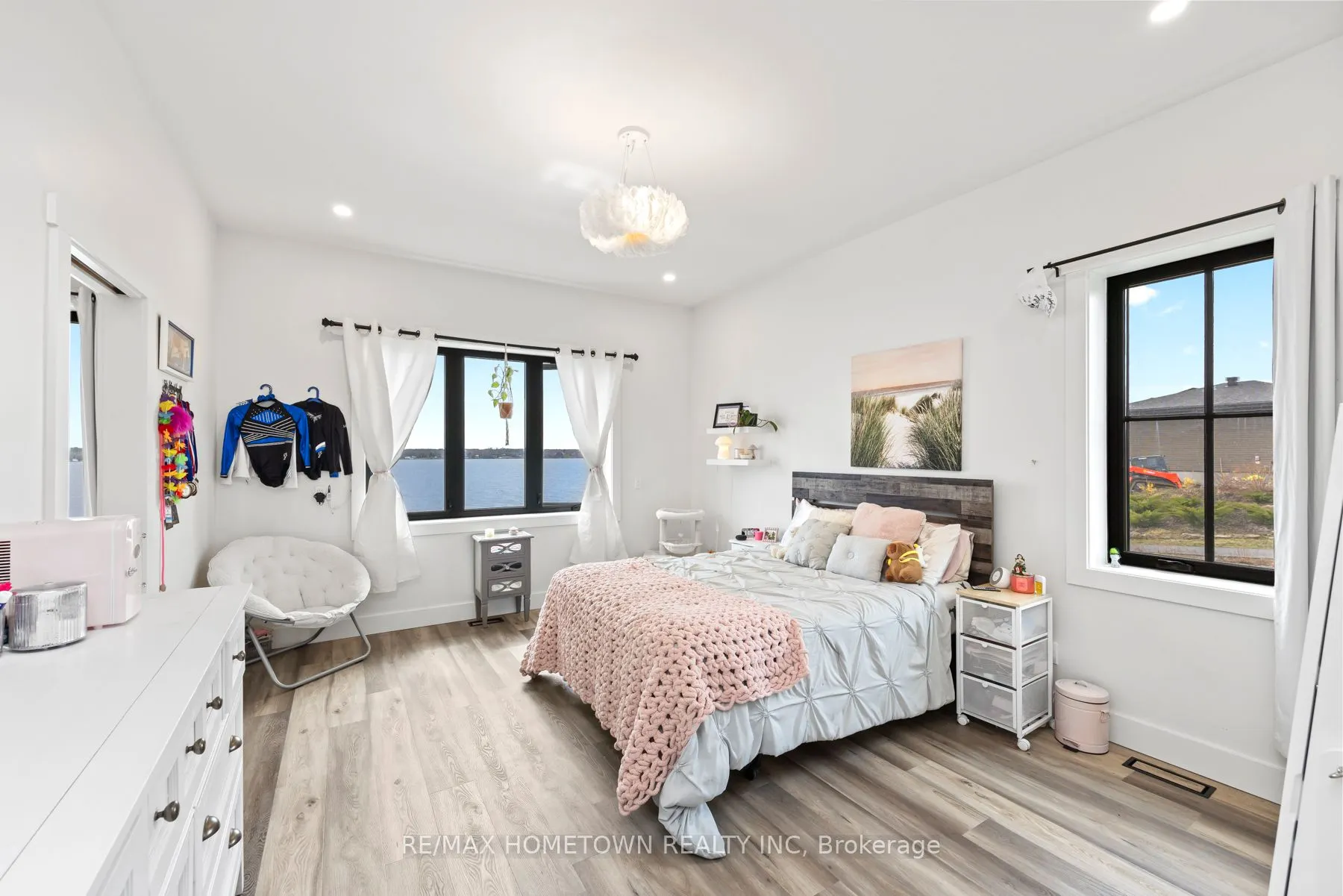 5 Shoreside Way