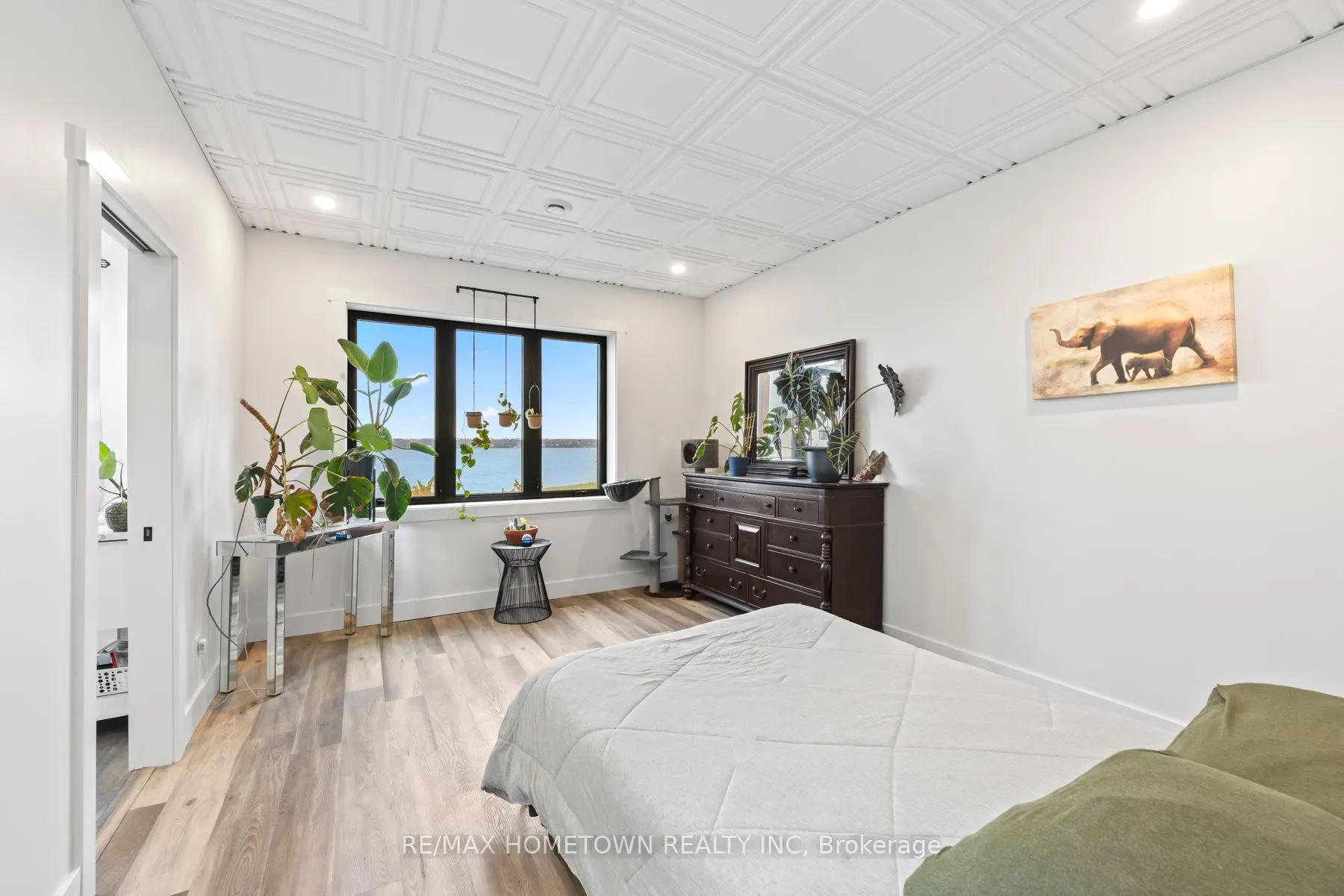 5 Shoreside Way