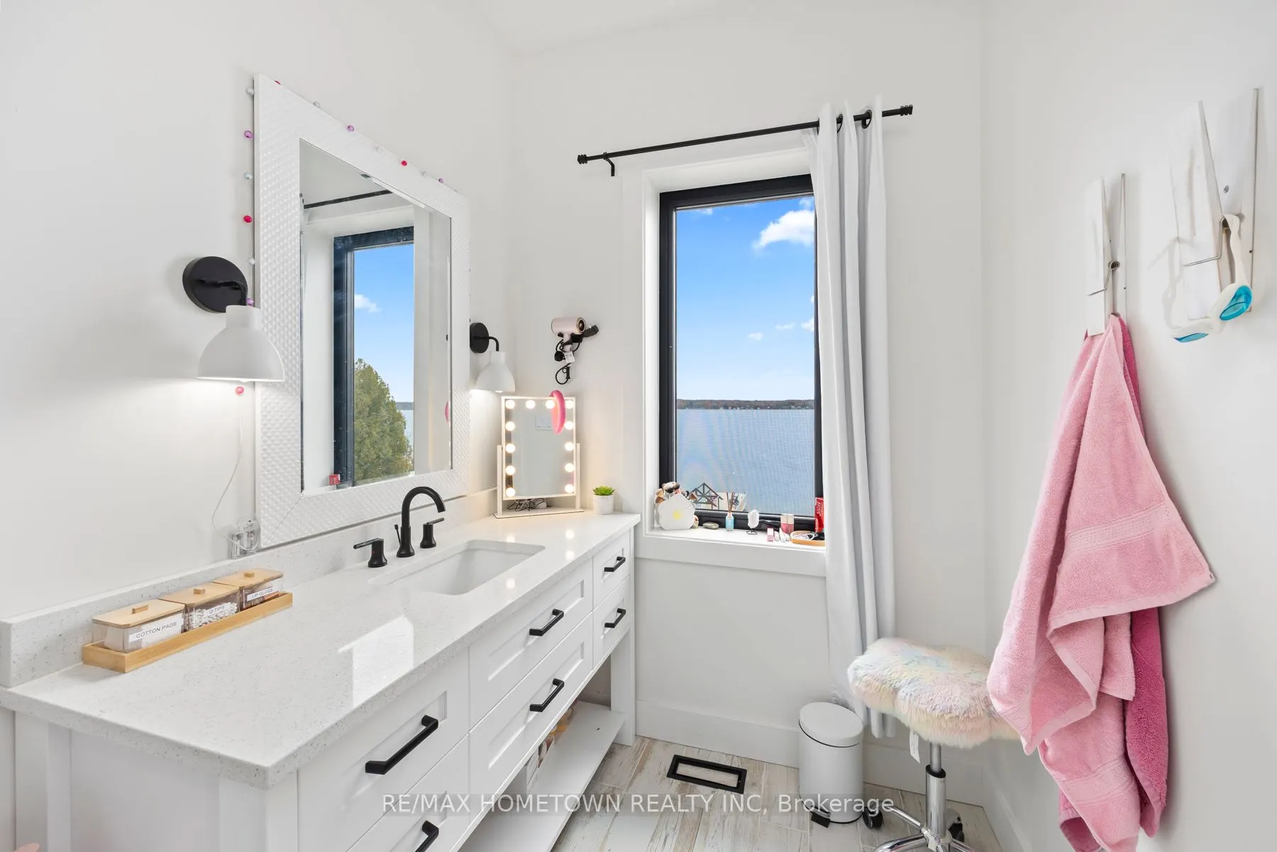 5 Shoreside Way
